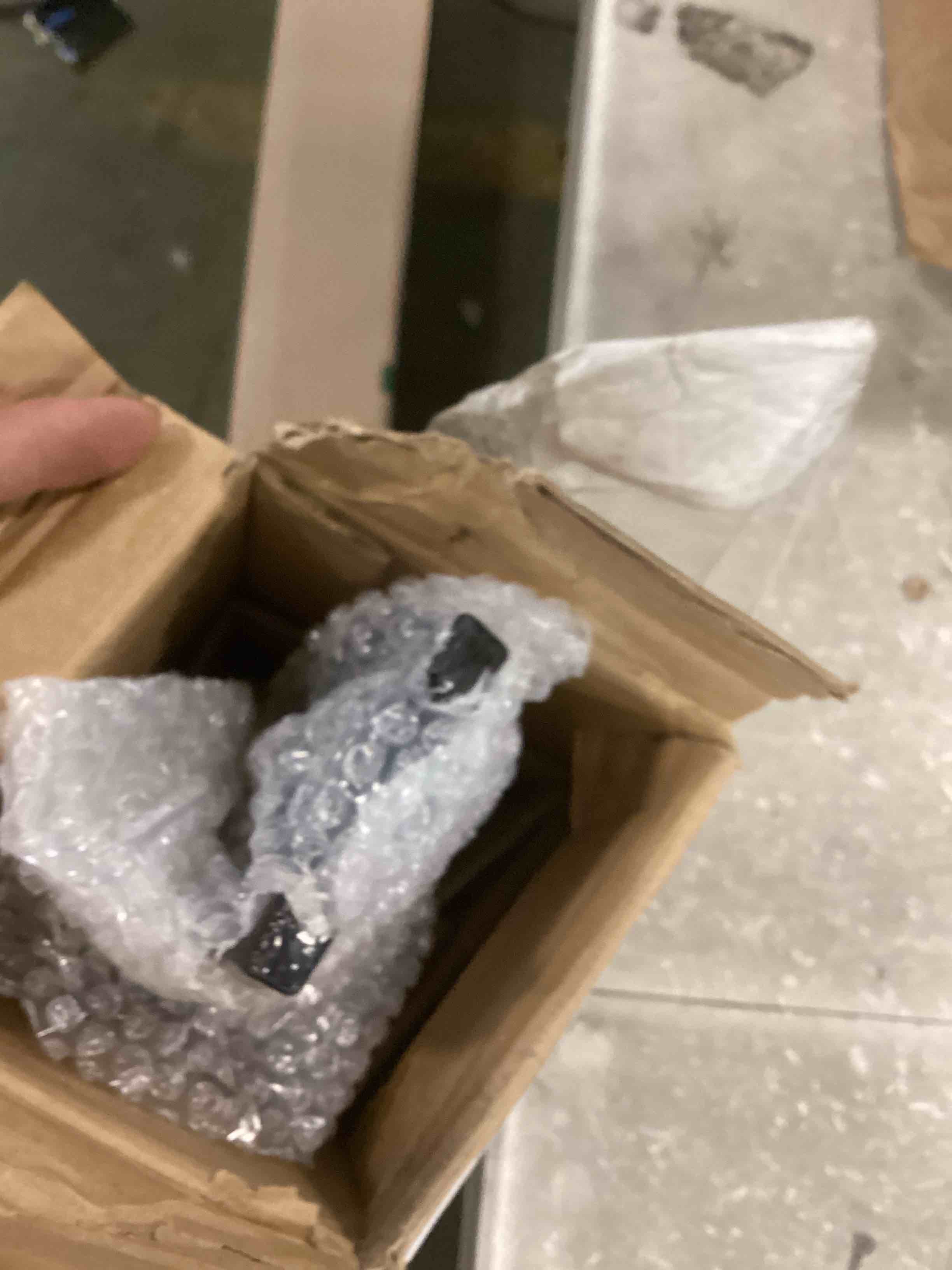 https://s3.amazonaws.com/lotting-images-prod/bidfta/RED6841896_1722529700092.jpeg