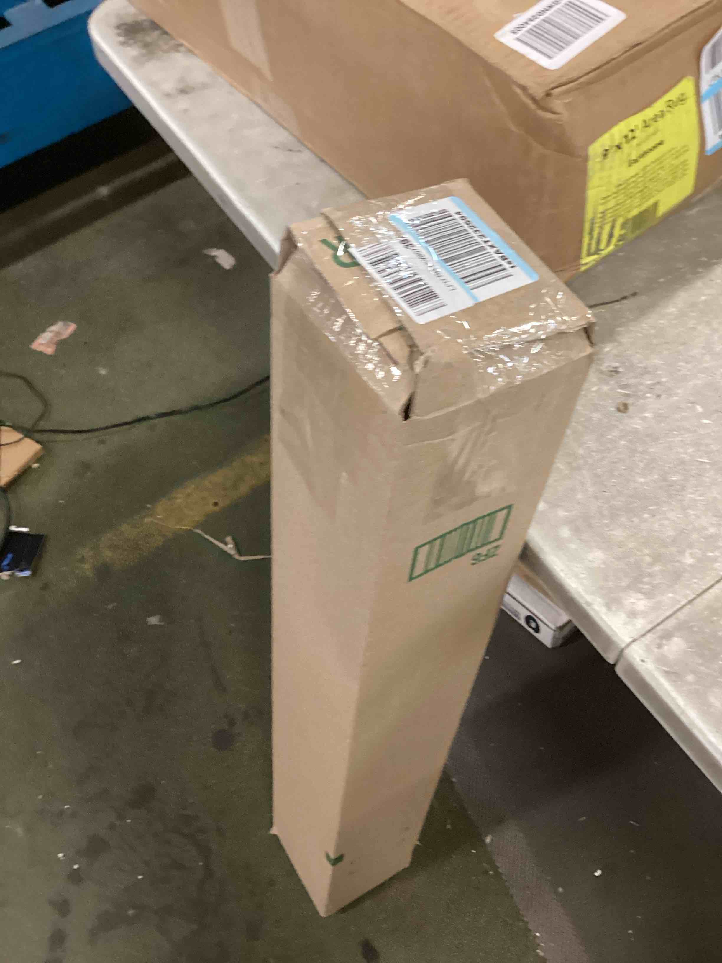 https://s3.amazonaws.com/lotting-images-prod/bidfta/RED6841896_1722529730785.jpeg