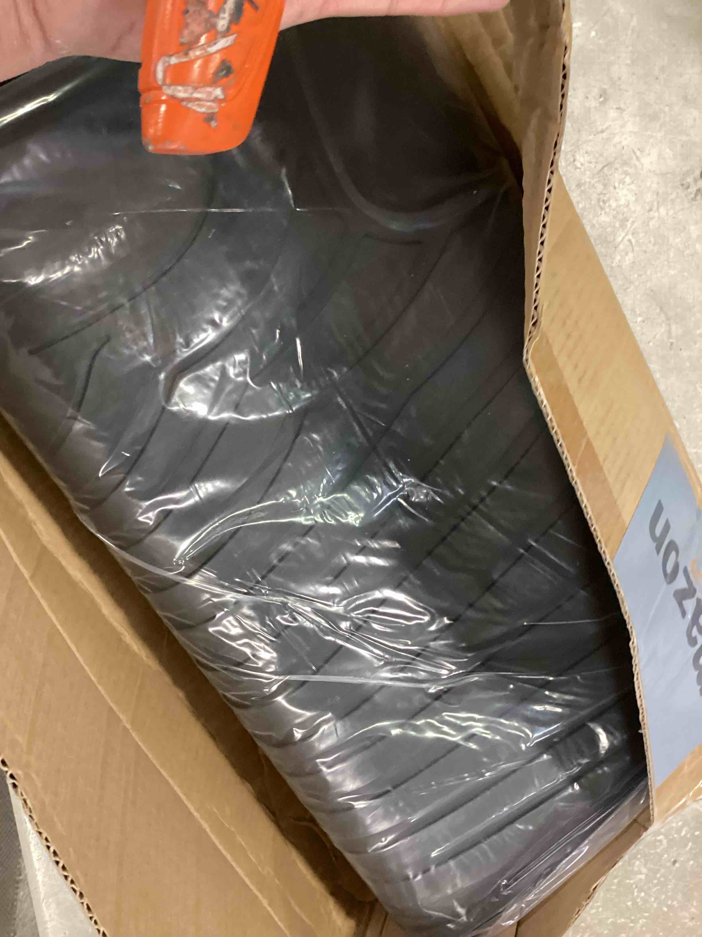 https://s3.amazonaws.com/lotting-images-prod/bidfta/RED6842188_1721755438522.jpeg