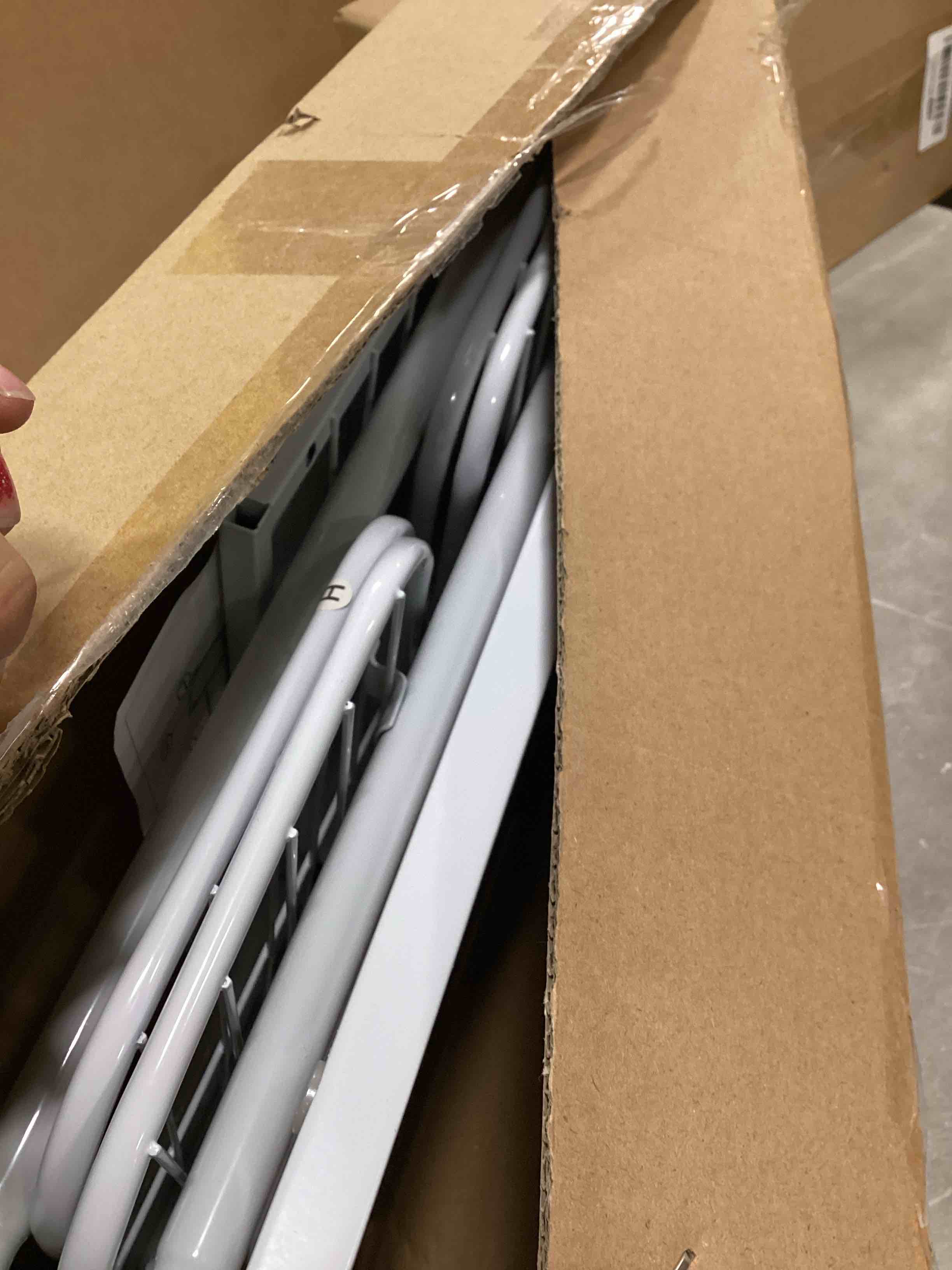 https://s3.amazonaws.com/lotting-images-prod/bidfta/RED6842427_1721787323531.jpeg