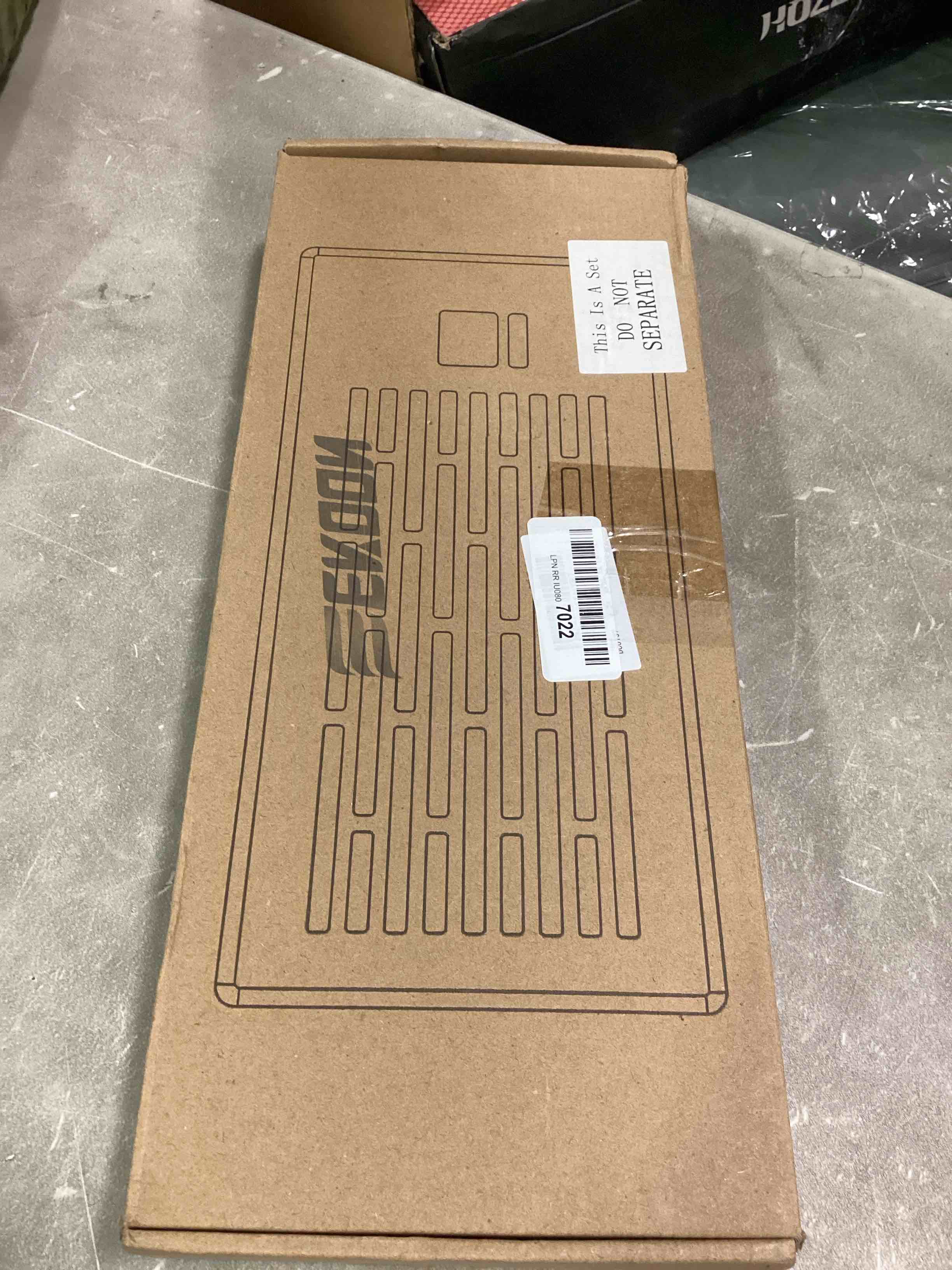 https://s3.amazonaws.com/lotting-images-prod/bidfta/RED6842522_1721796715586.jpeg