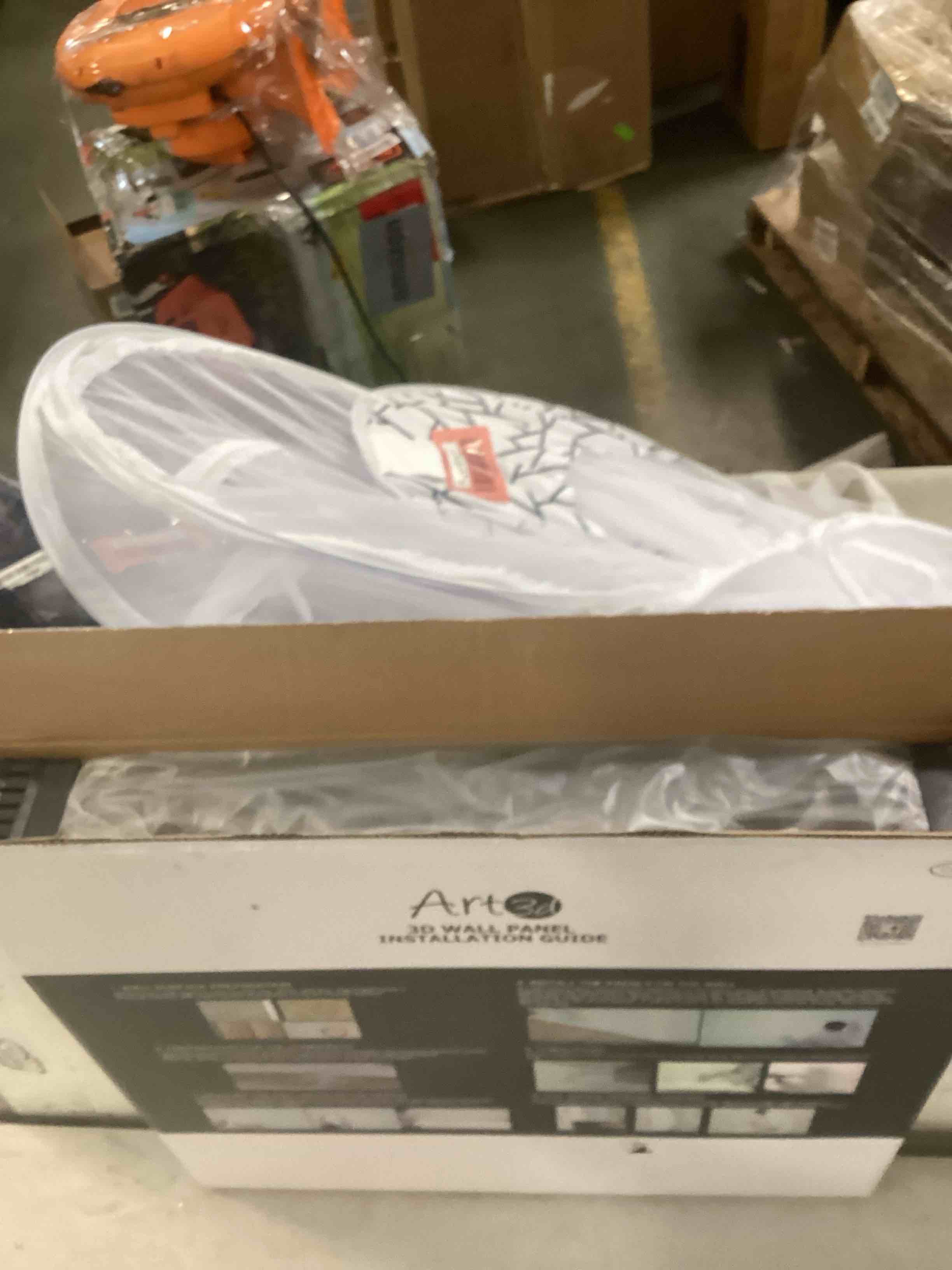 https://s3.amazonaws.com/lotting-images-prod/bidfta/RED6842950_1722007049132.jpeg