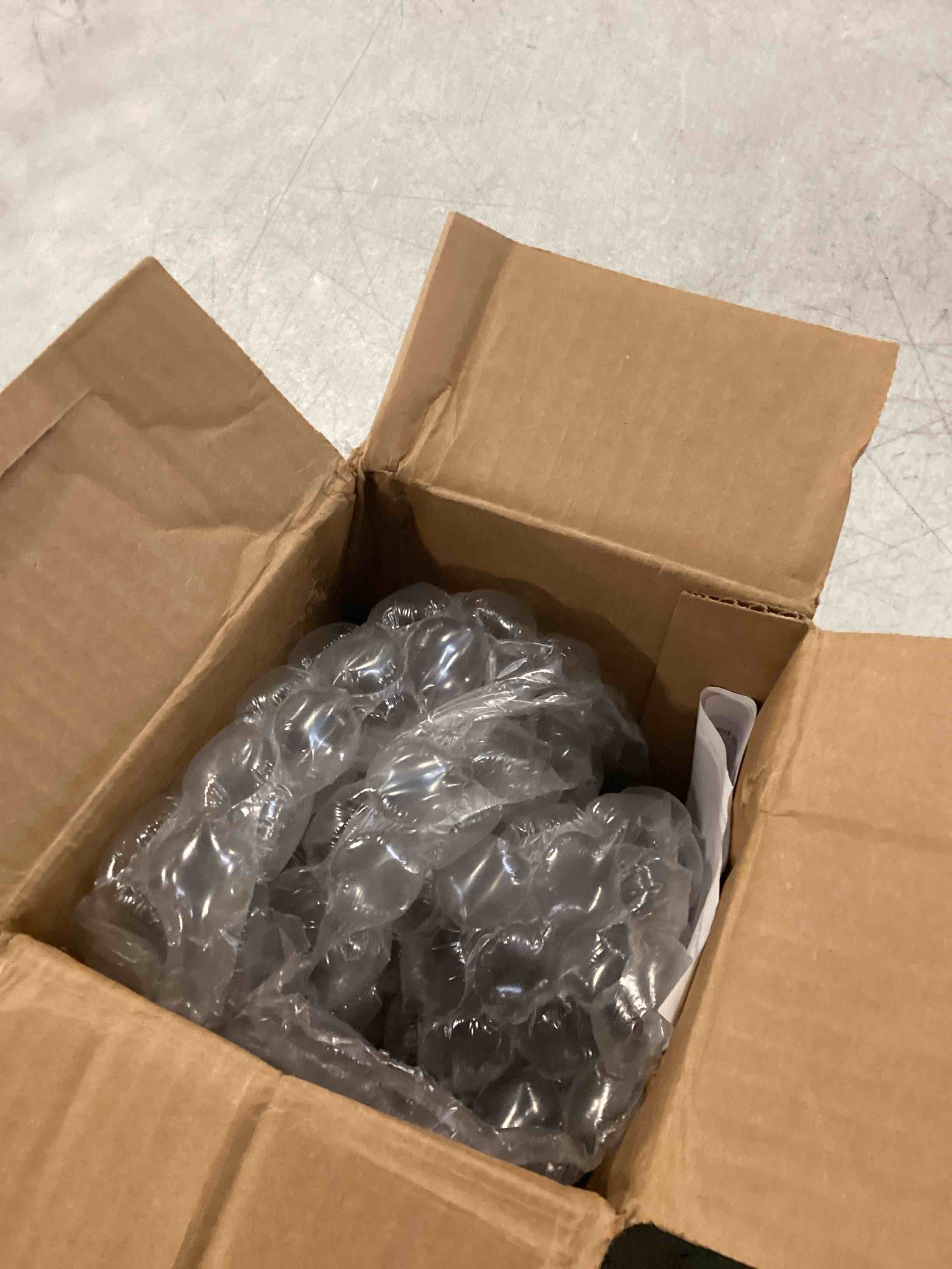 https://s3.amazonaws.com/lotting-images-prod/bidfta/RED6843358_1722267281201.jpeg