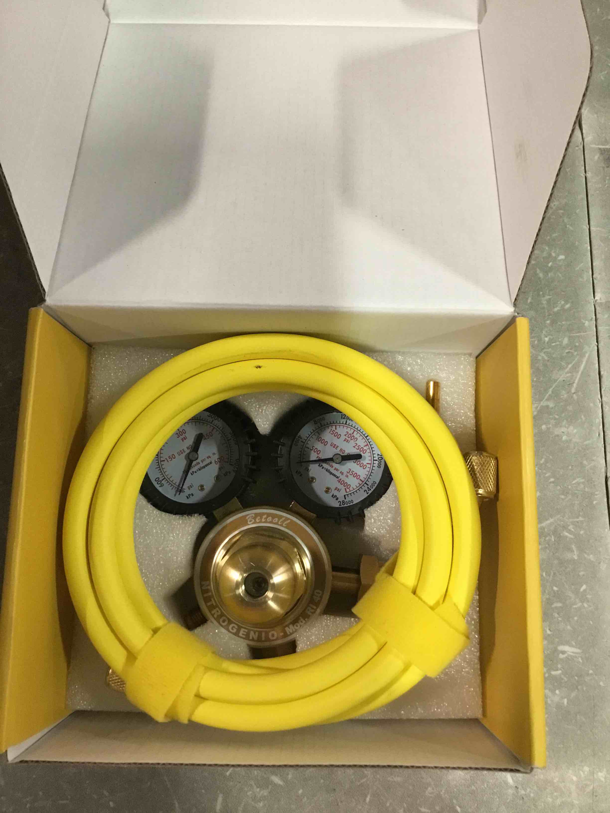 https://s3.amazonaws.com/lotting-images-prod/bidfta/RED6843513_1721741391277.jpeg