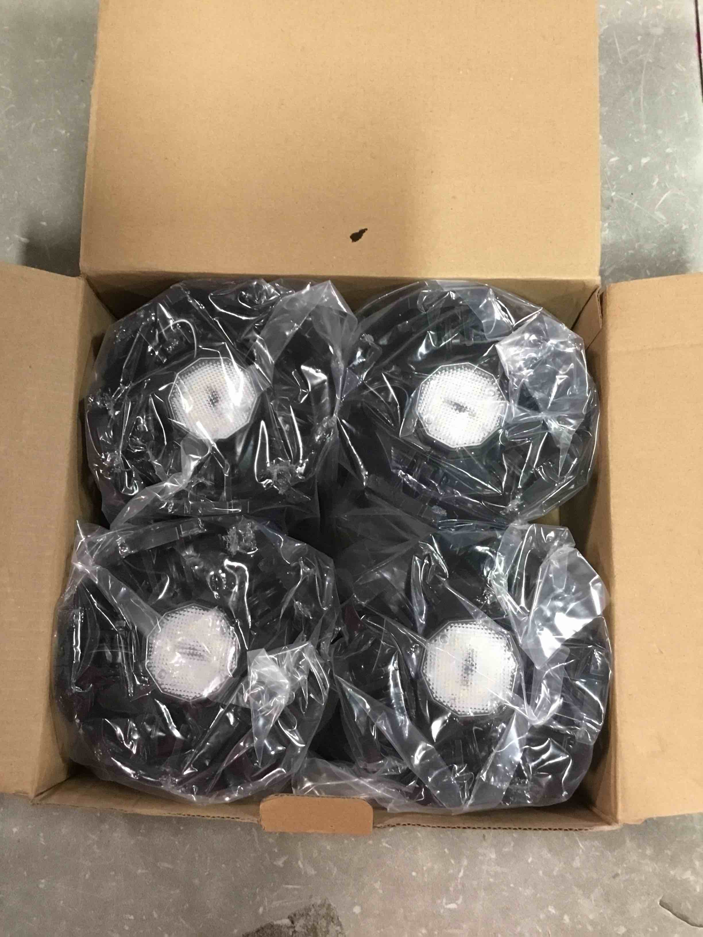 https://s3.amazonaws.com/lotting-images-prod/bidfta/RED6843576_1721747414646.jpeg