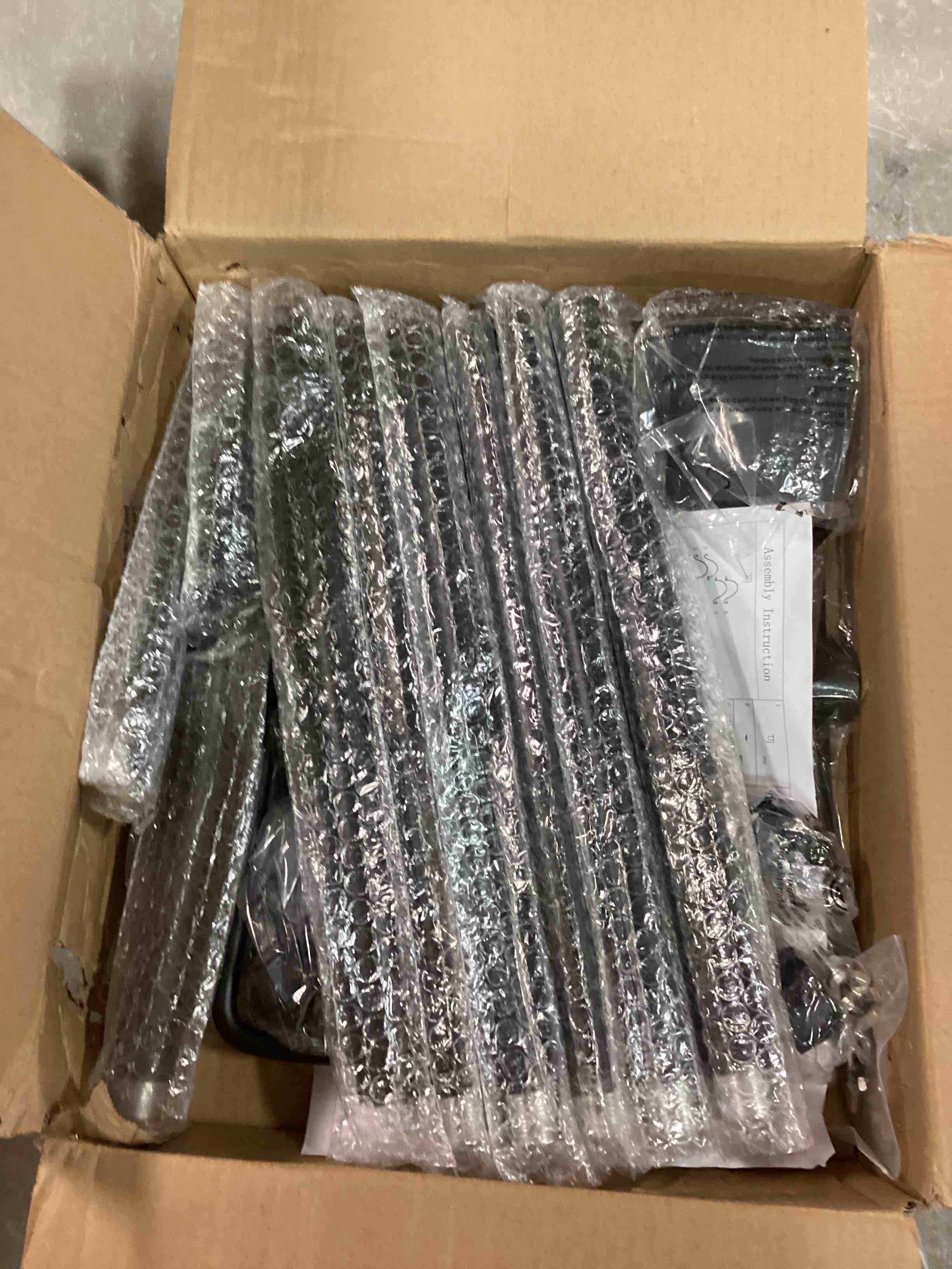 https://s3.amazonaws.com/lotting-images-prod/bidfta/RED6843868_1721787818485.jpeg
