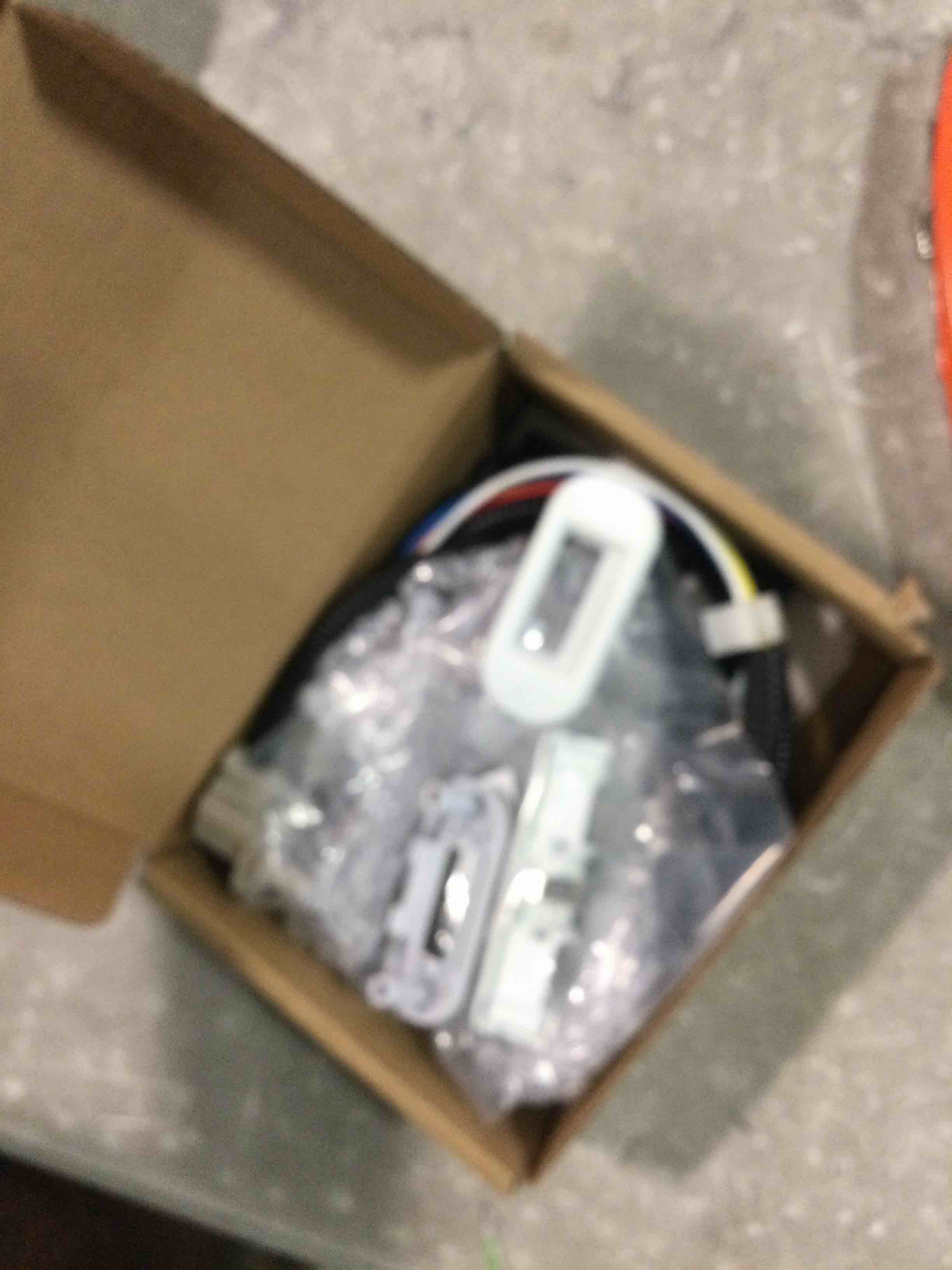 https://s3.amazonaws.com/lotting-images-prod/bidfta/RED6844016_1721826338614.jpeg