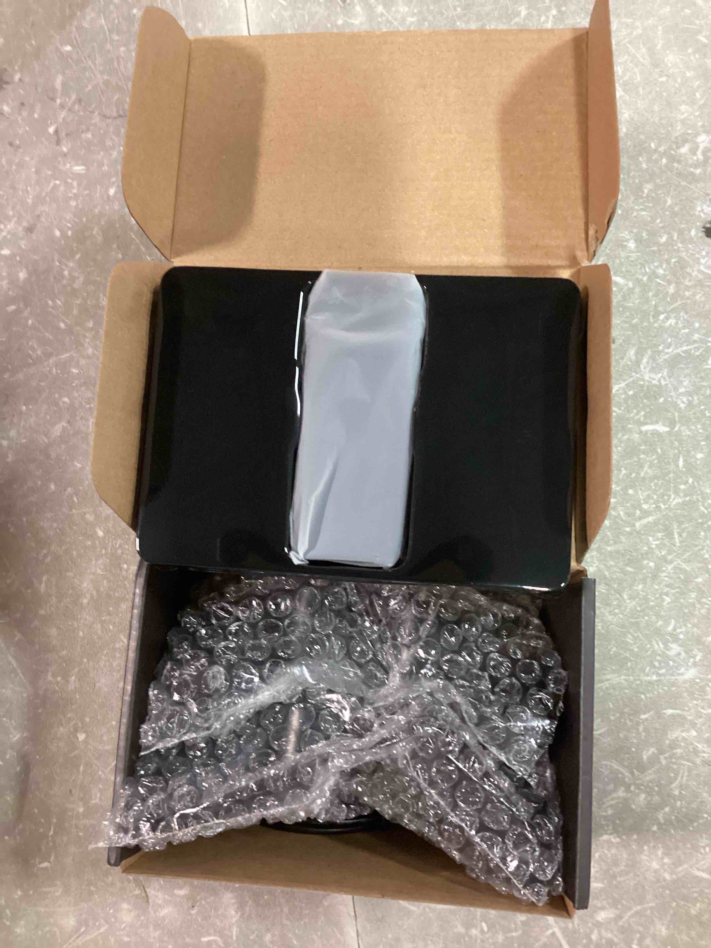 https://s3.amazonaws.com/lotting-images-prod/bidfta/RED6844468_1721872702292.jpeg