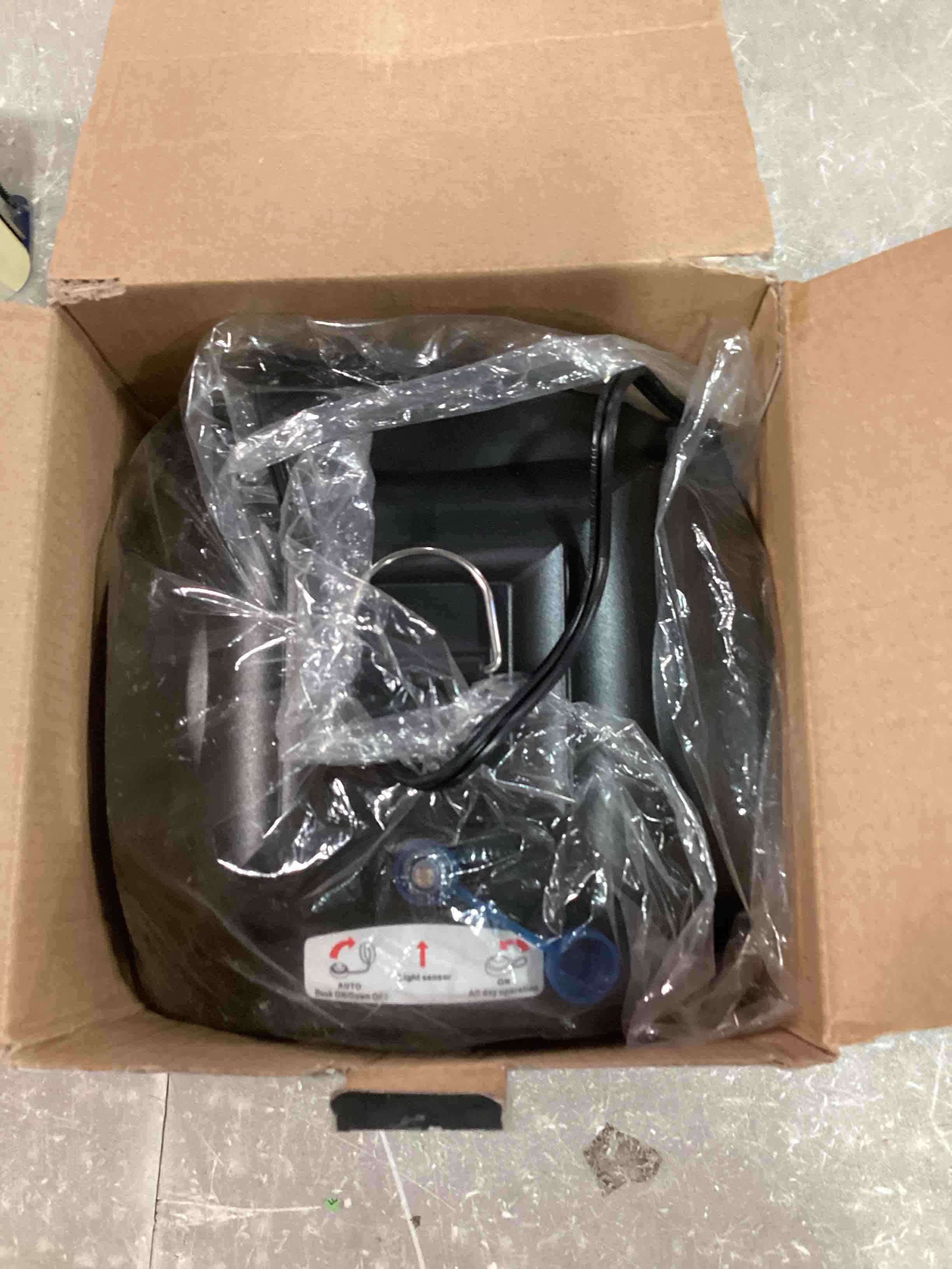 https://s3.amazonaws.com/lotting-images-prod/bidfta/RED6844477_1721873194436.jpeg