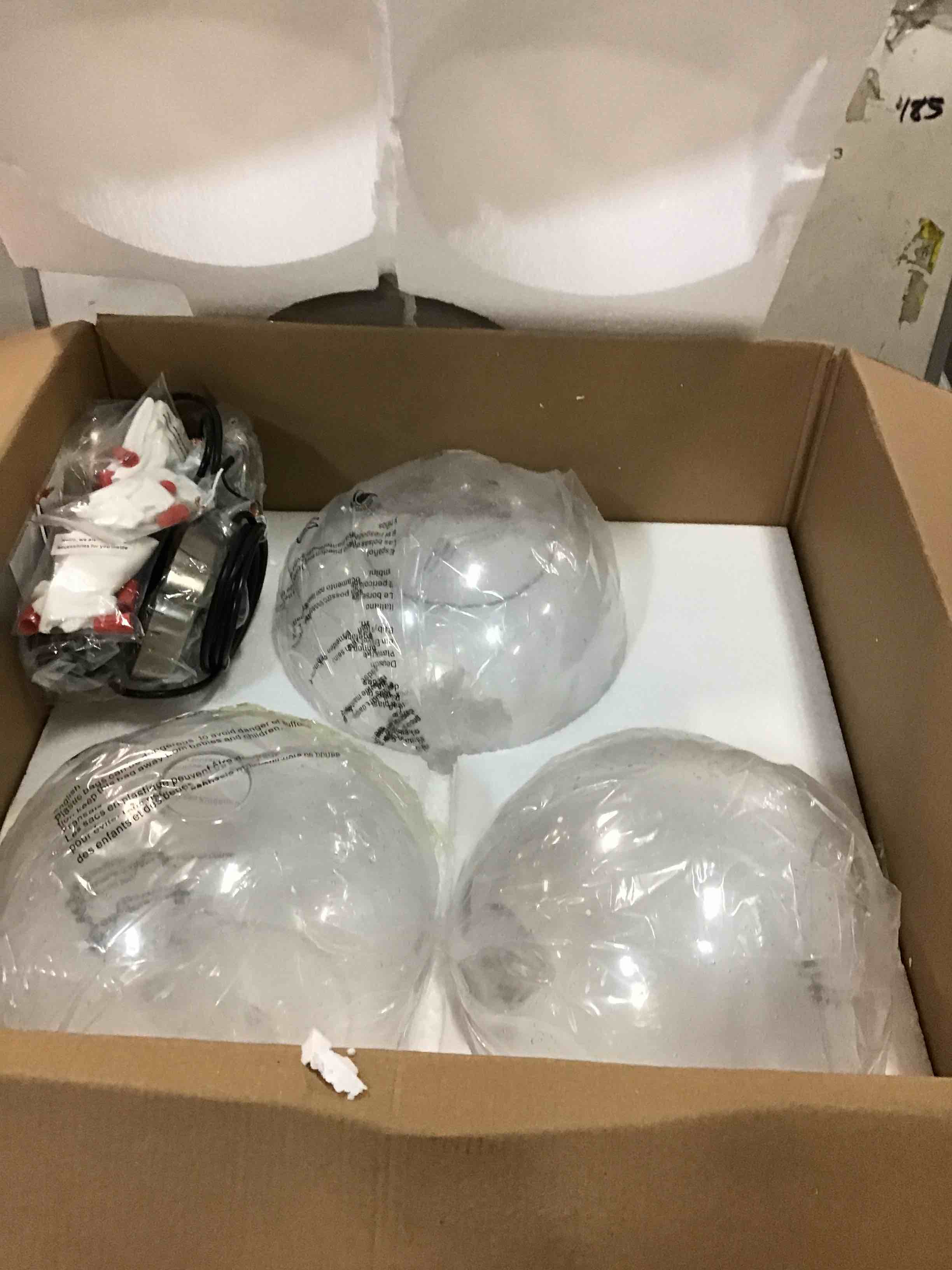https://s3.amazonaws.com/lotting-images-prod/bidfta/RED6845024_1721709866888.jpeg