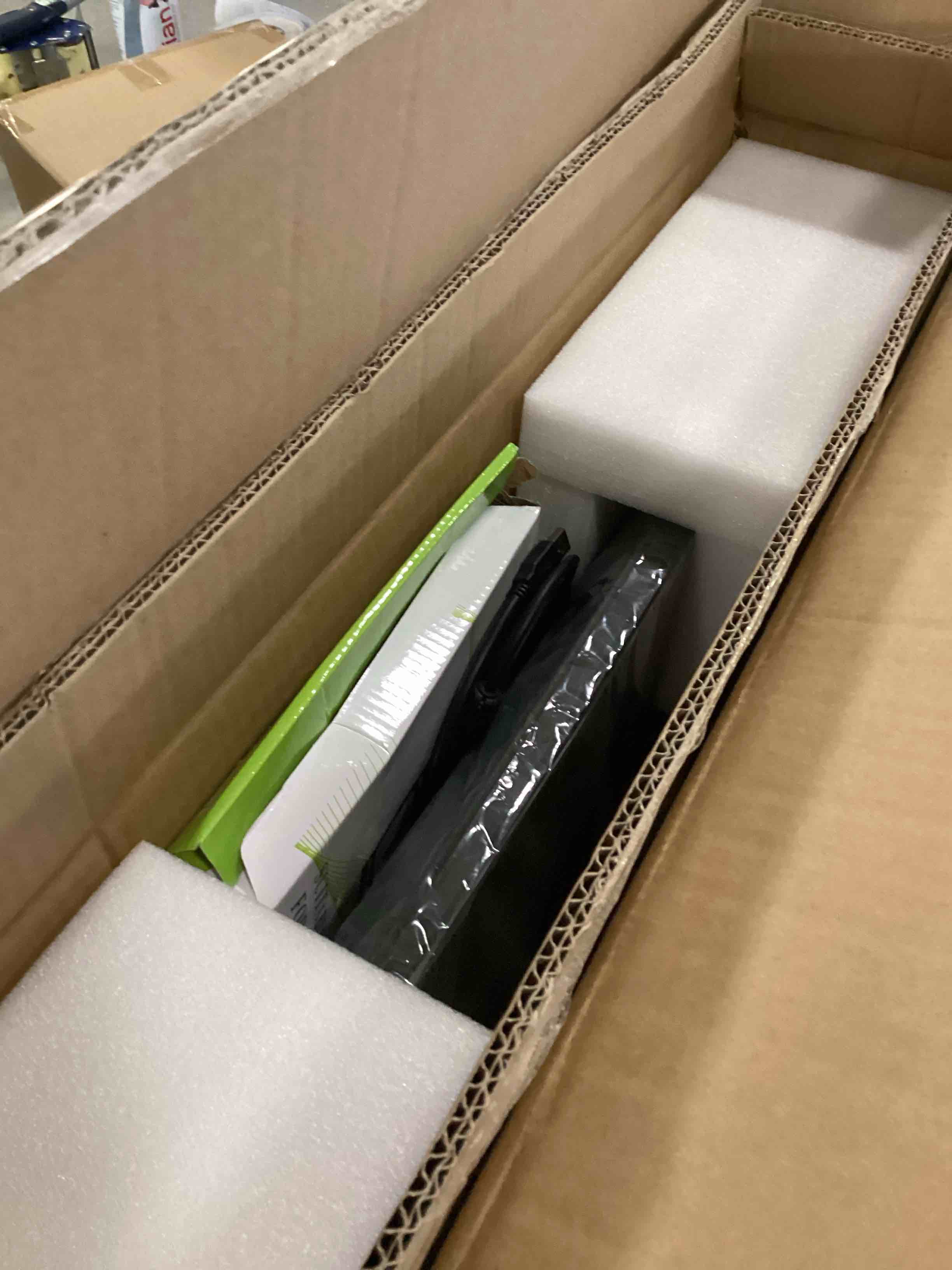 https://s3.amazonaws.com/lotting-images-prod/bidfta/RED6845691_1724852790828.jpeg