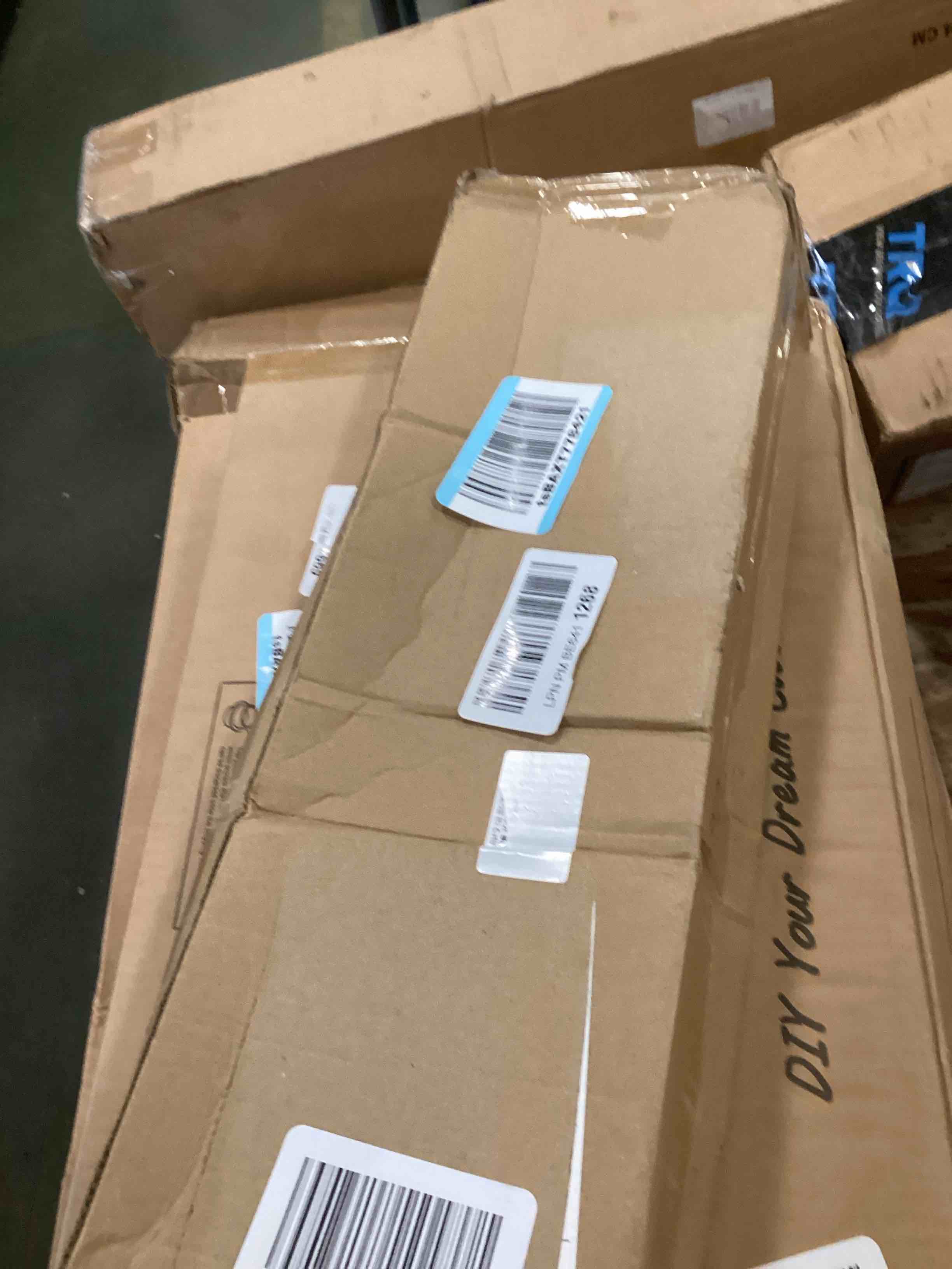 https://s3.amazonaws.com/lotting-images-prod/bidfta/RED6846085_1725373139585.jpeg