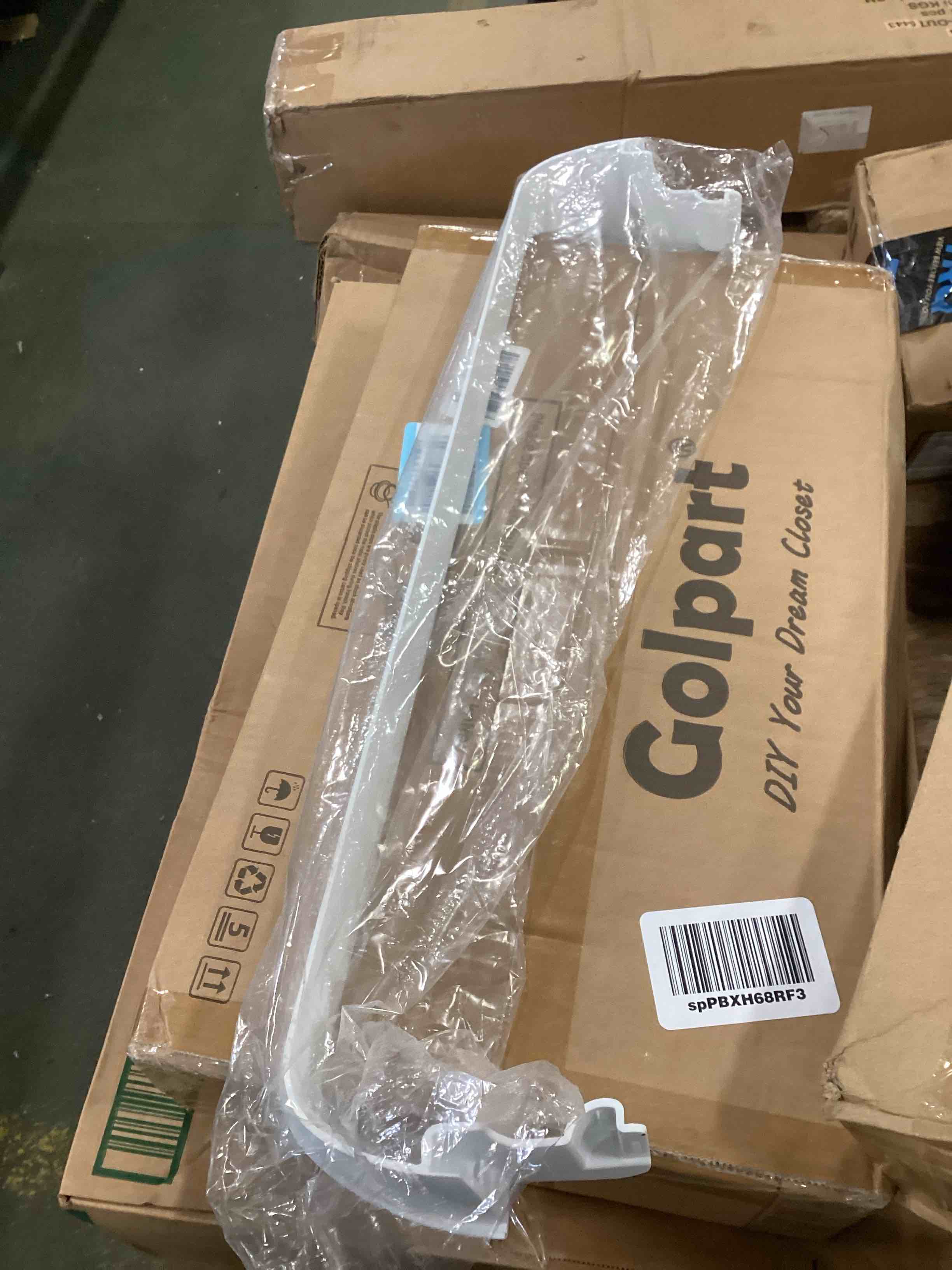https://s3.amazonaws.com/lotting-images-prod/bidfta/RED6846085_1725373157492.jpeg