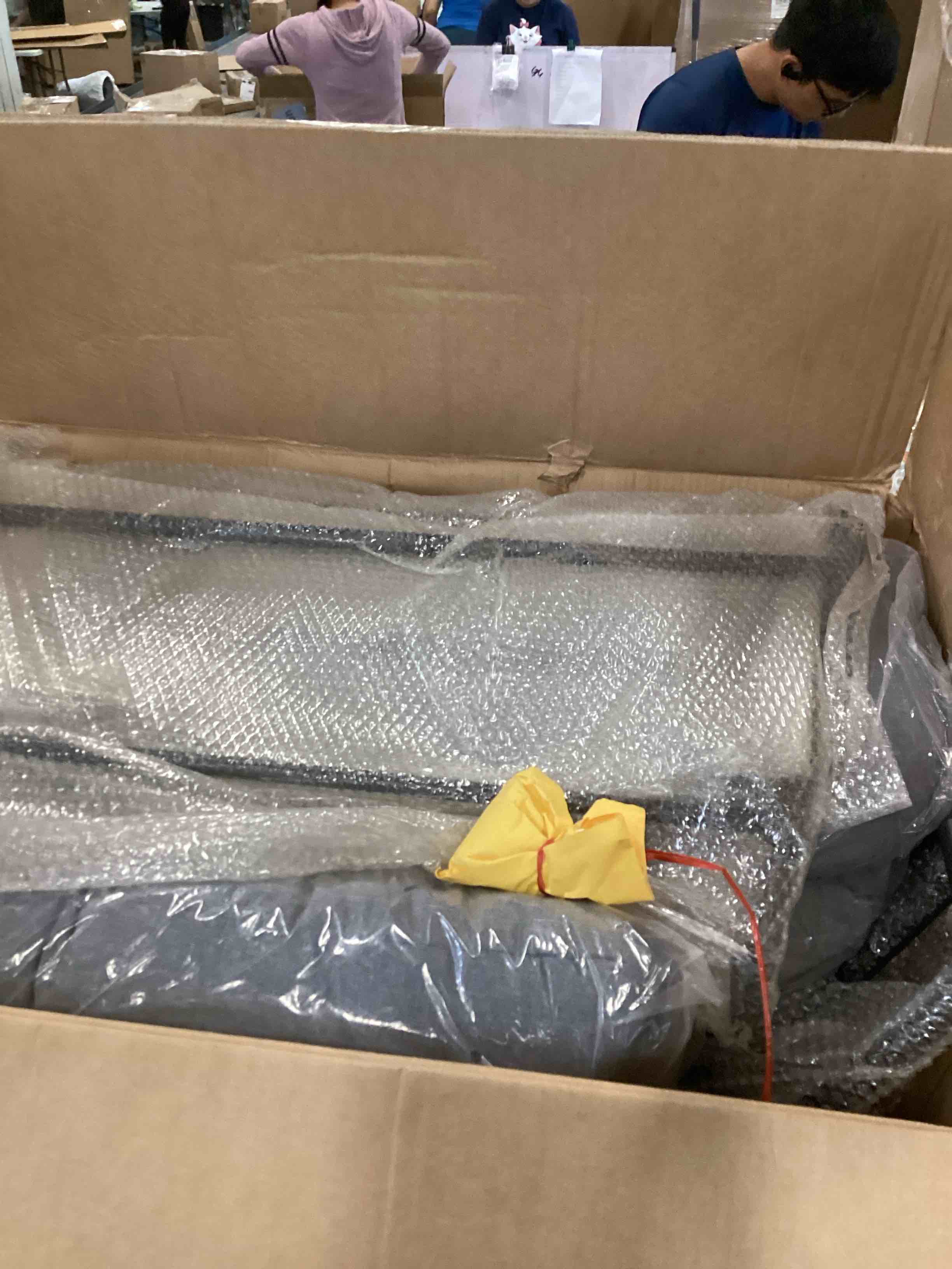 https://s3.amazonaws.com/lotting-images-prod/bidfta/RED6846358_1725466351676.jpeg