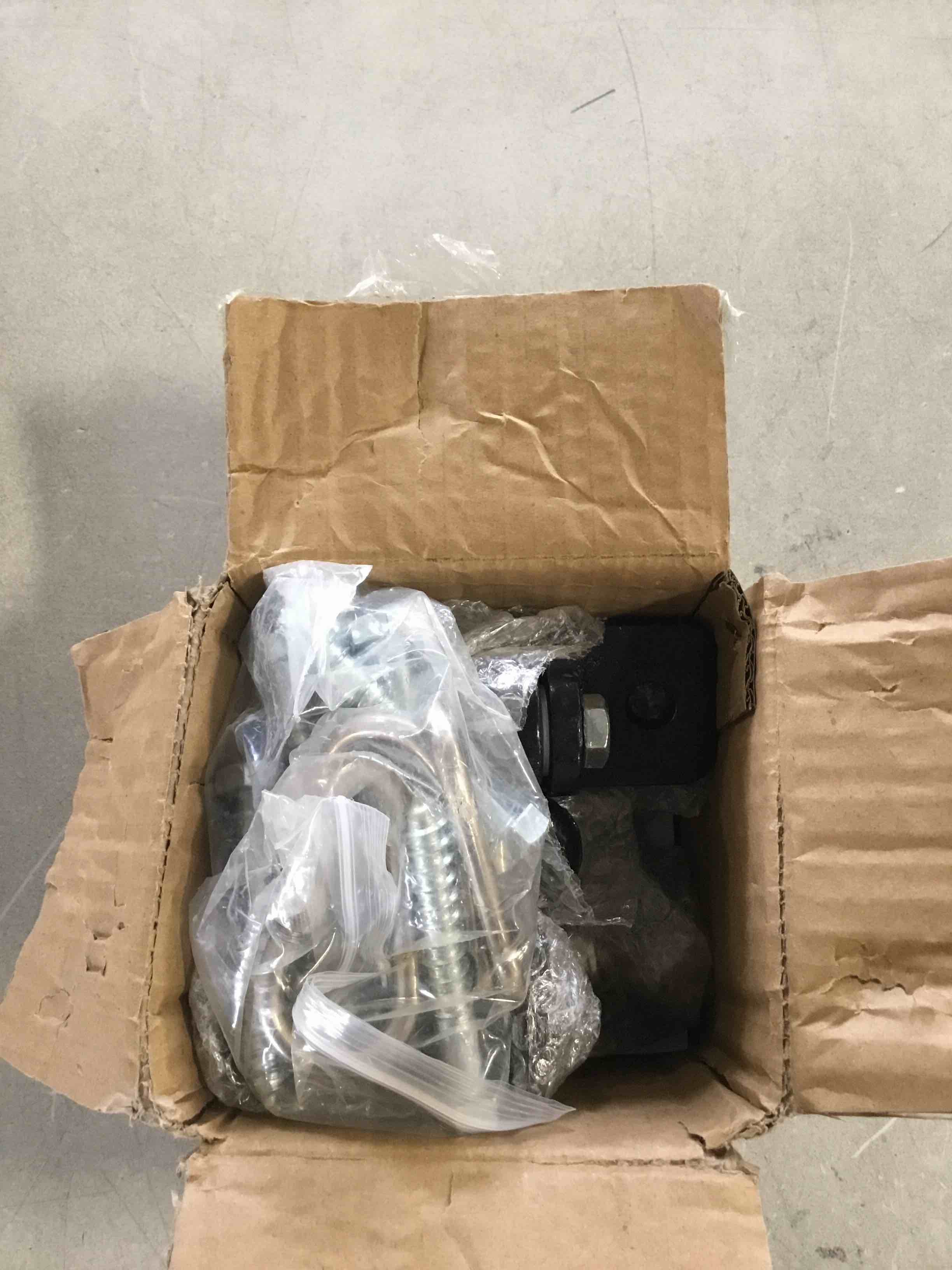 https://s3.amazonaws.com/lotting-images-prod/bidfta/RED6847102_1722275226579.jpeg