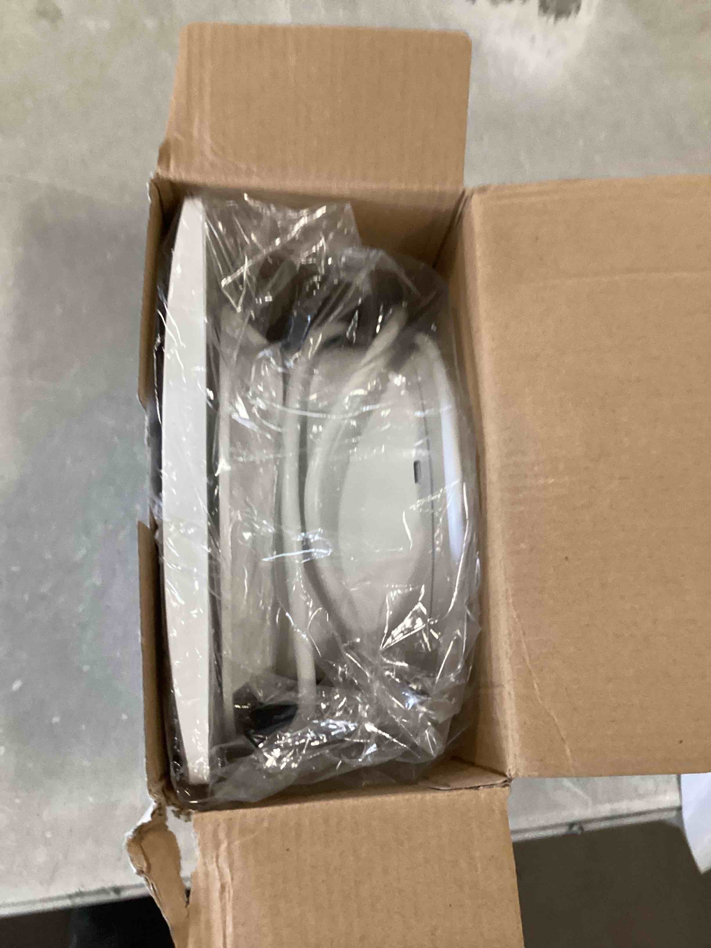 https://s3.amazonaws.com/lotting-images-prod/bidfta/RED6848411_1720551586936.jpeg
