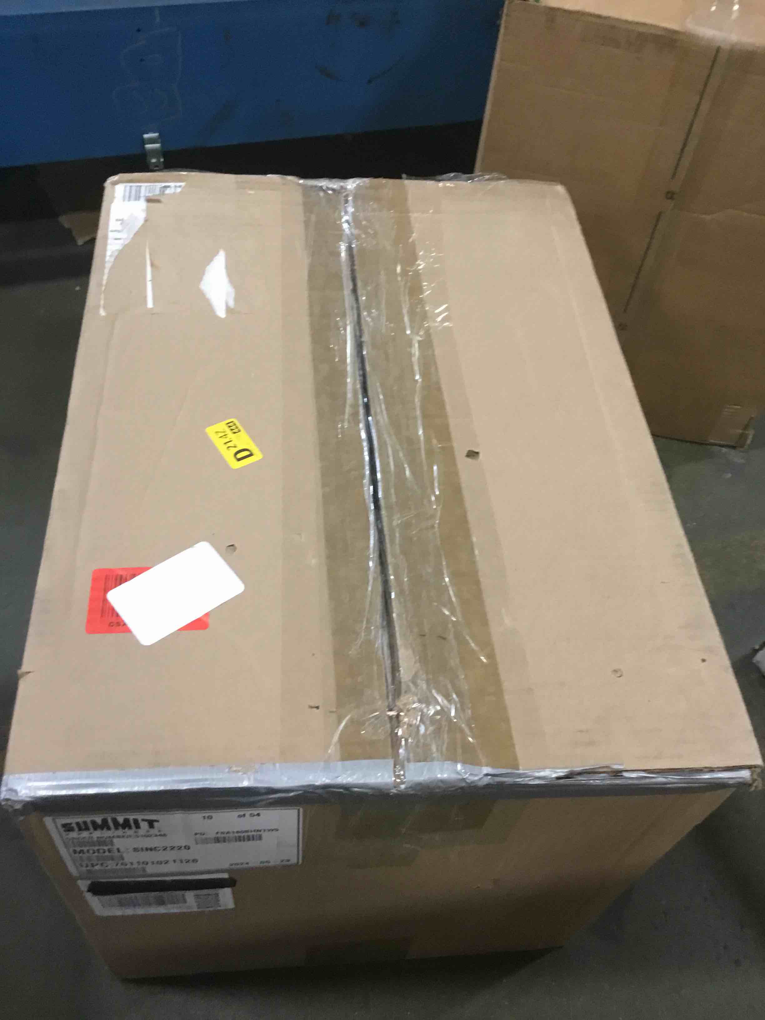 https://s3.amazonaws.com/lotting-images-prod/bidfta/RED6849530_1720455824465.jpeg