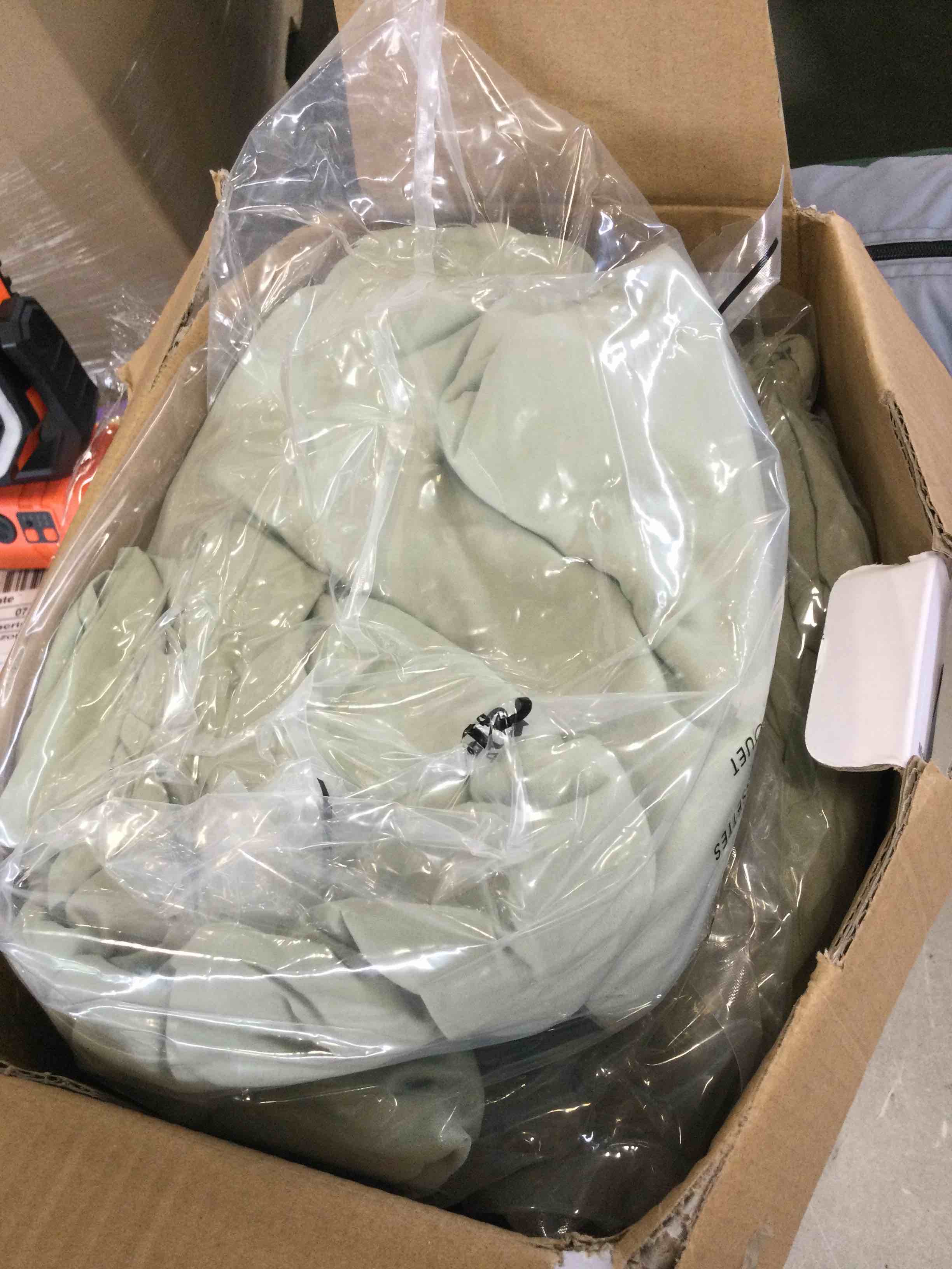 https://s3.amazonaws.com/lotting-images-prod/bidfta/RED6849662_1720531458056.jpeg
