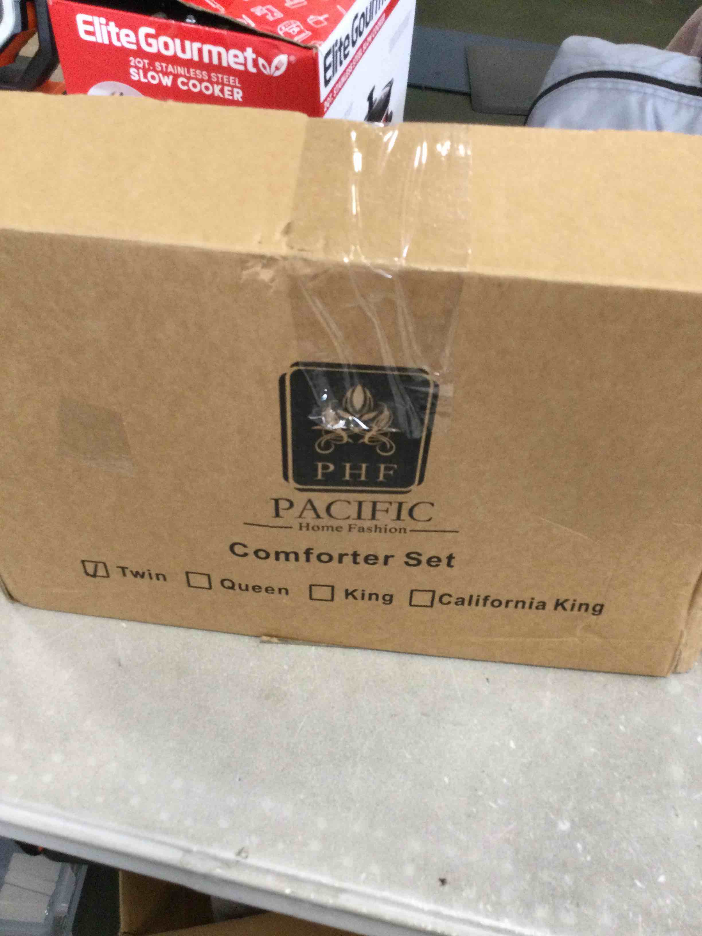 https://s3.amazonaws.com/lotting-images-prod/bidfta/RED6849665_1720532288571.jpeg