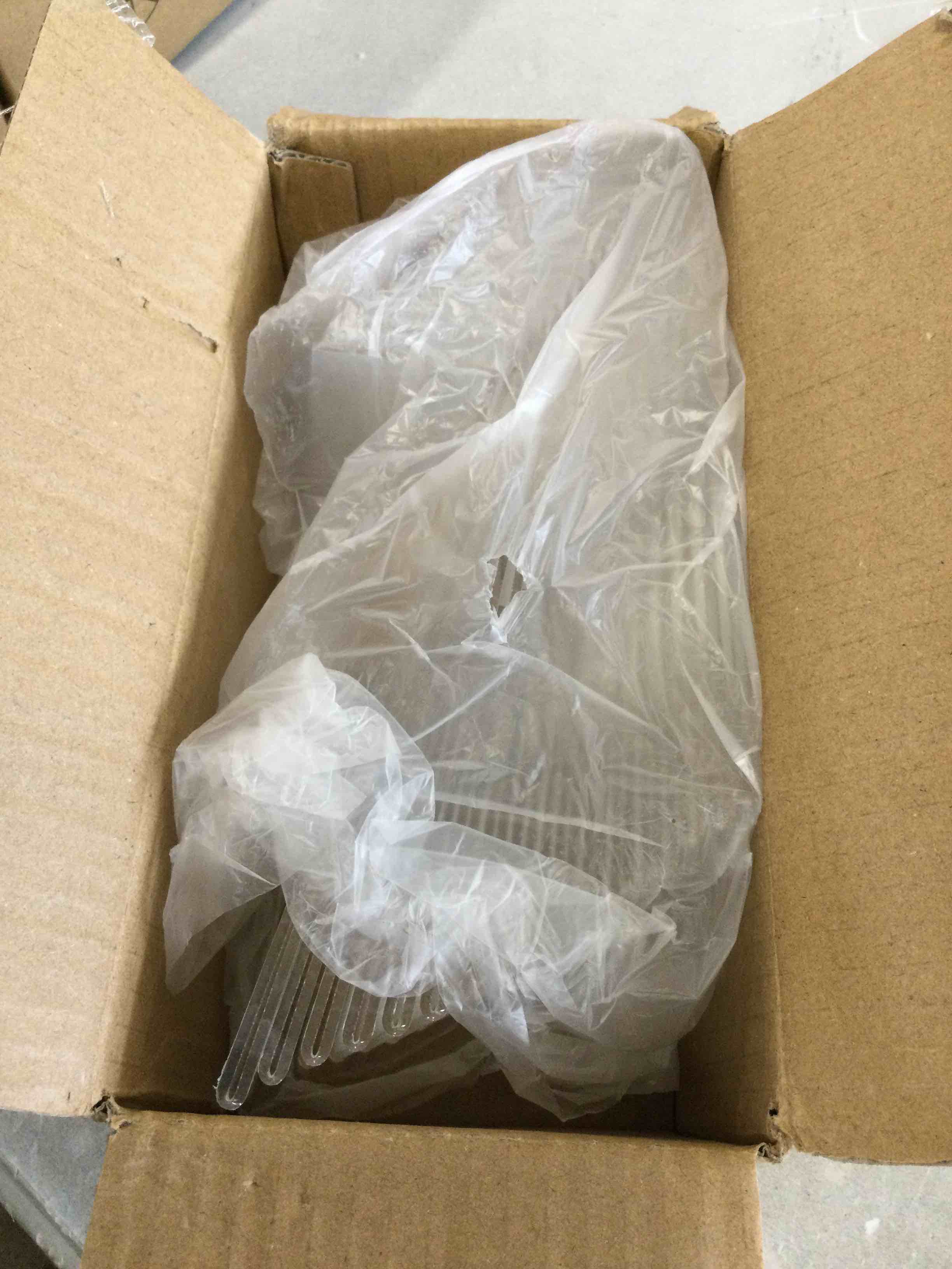 https://s3.amazonaws.com/lotting-images-prod/bidfta/RED6849712_1720538661021.jpeg