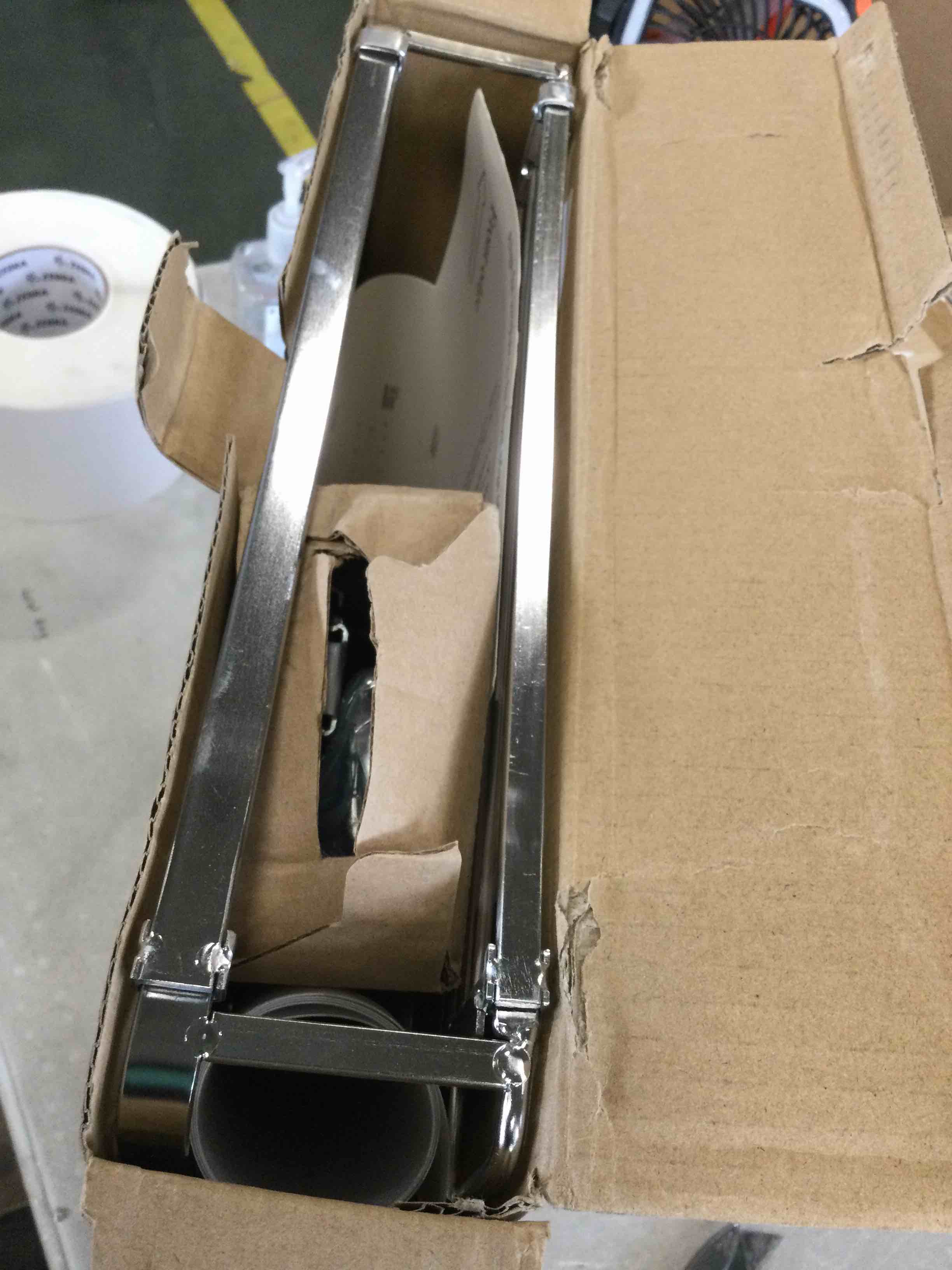 https://s3.amazonaws.com/lotting-images-prod/bidfta/RED6849738_1720542901434.jpeg