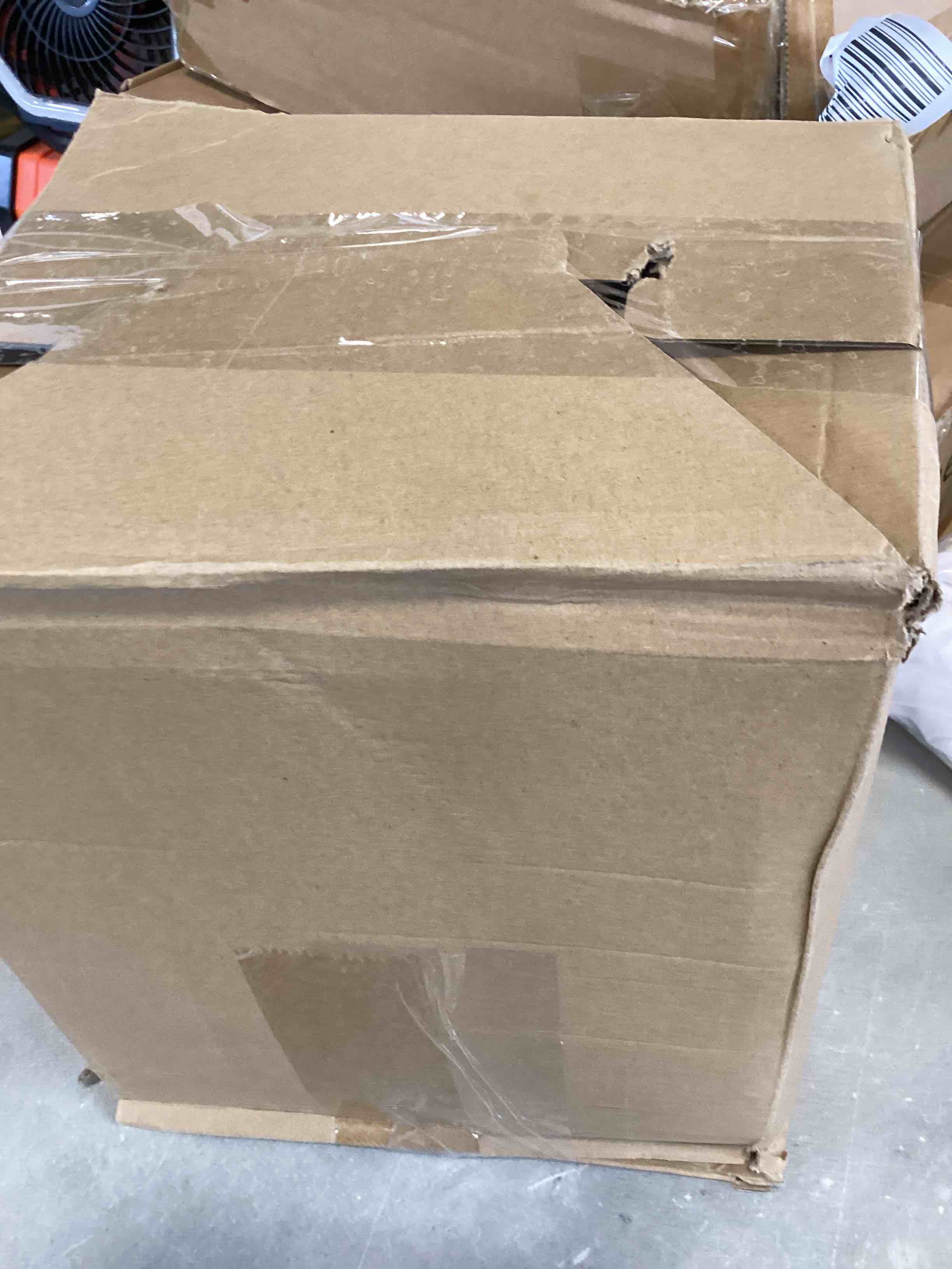 https://s3.amazonaws.com/lotting-images-prod/bidfta/RED6850006_1720632025292.jpeg