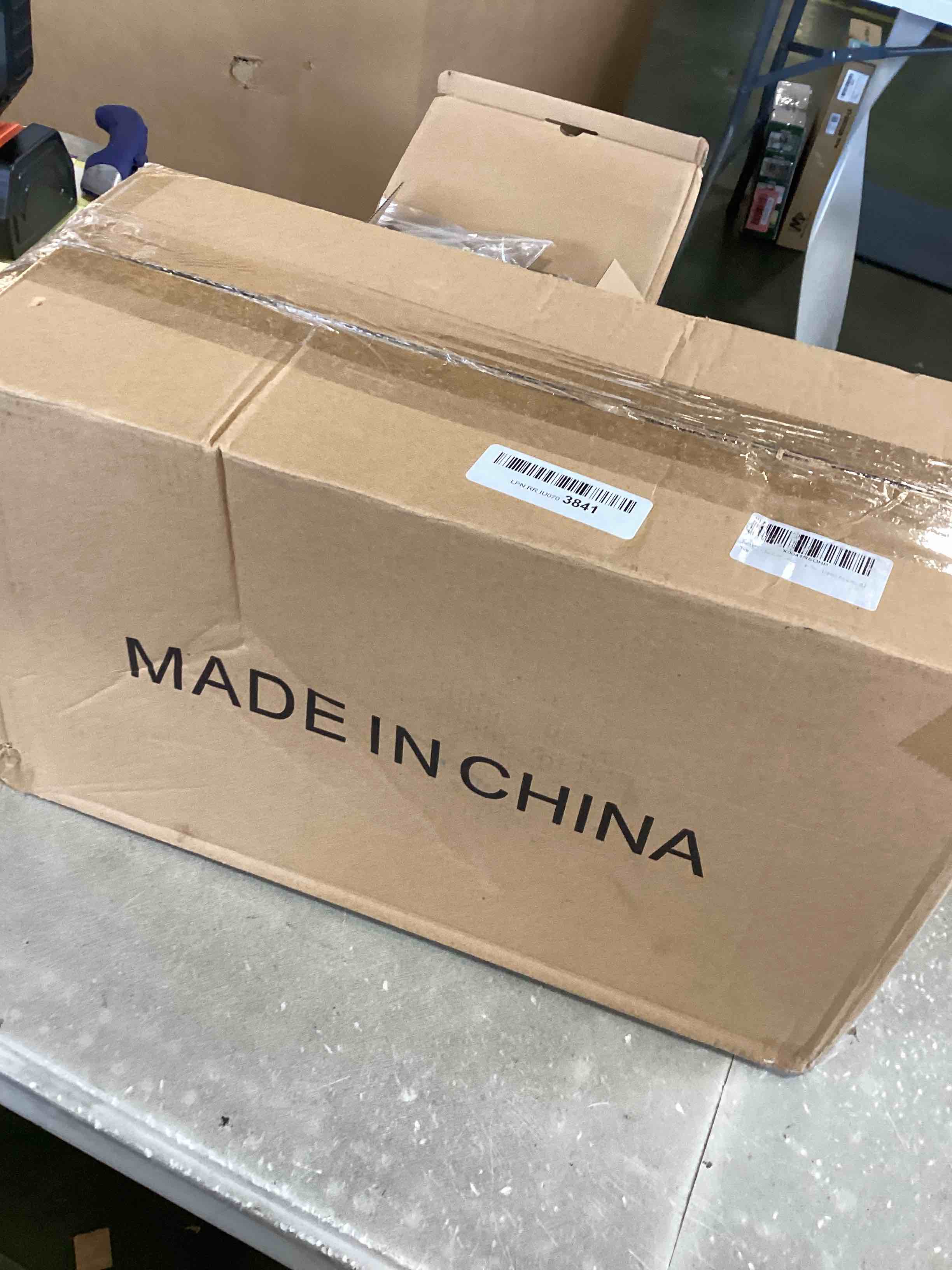 https://s3.amazonaws.com/lotting-images-prod/bidfta/RED6850030_1720634063394.jpeg