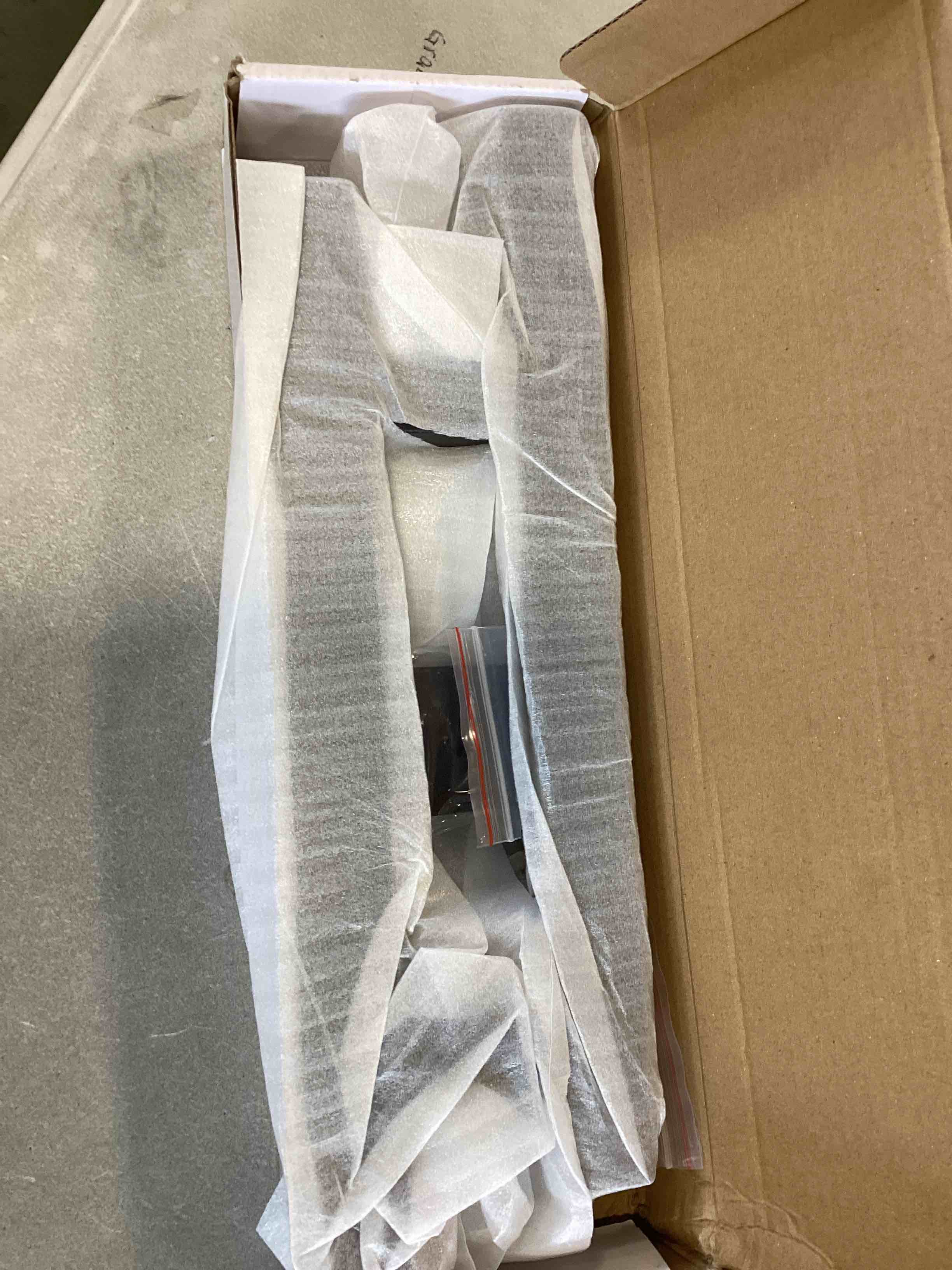 https://s3.amazonaws.com/lotting-images-prod/bidfta/RED6850234_1720725538890.jpeg