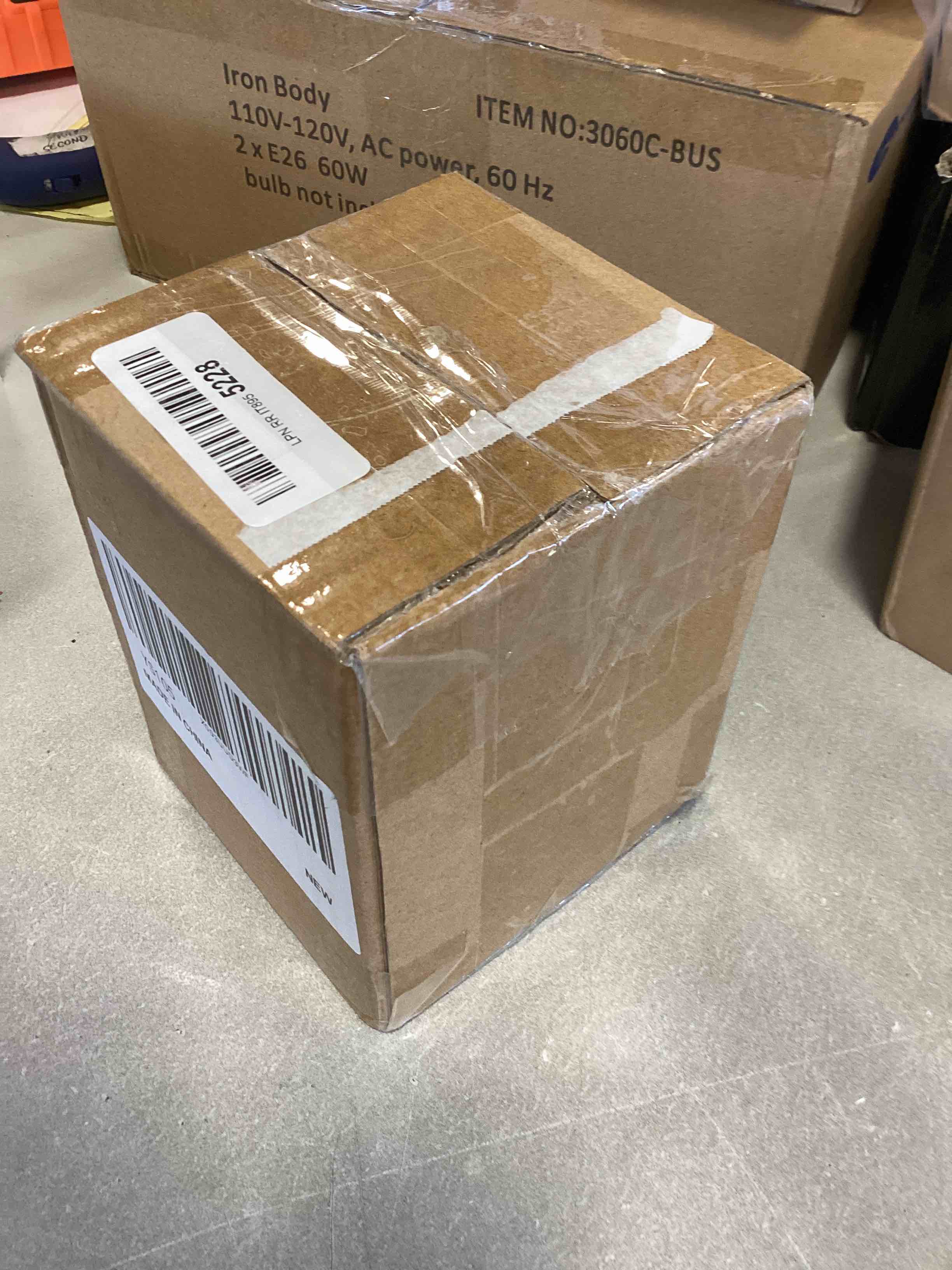 https://s3.amazonaws.com/lotting-images-prod/bidfta/RED6850550_1721069367036.jpeg