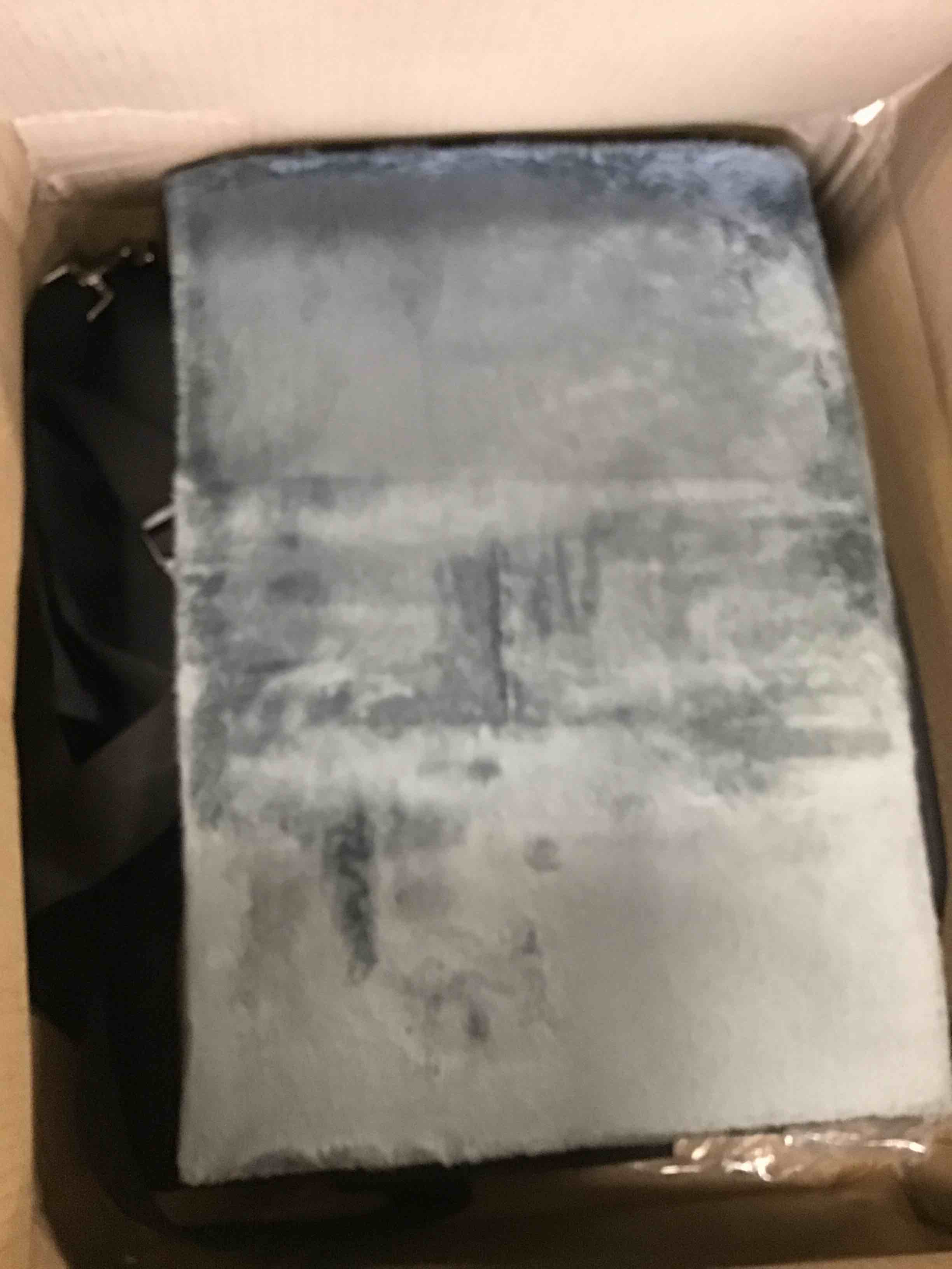 https://s3.amazonaws.com/lotting-images-prod/bidfta/RED6850733_1721145172124.jpeg