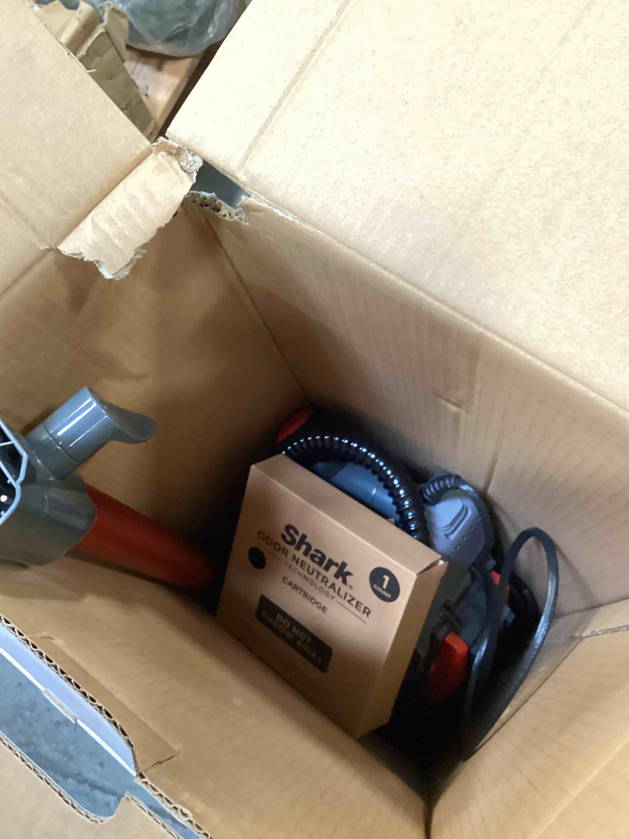 https://s3.amazonaws.com/lotting-images-prod/bidfta/RED6851432_1720441937788.jpeg