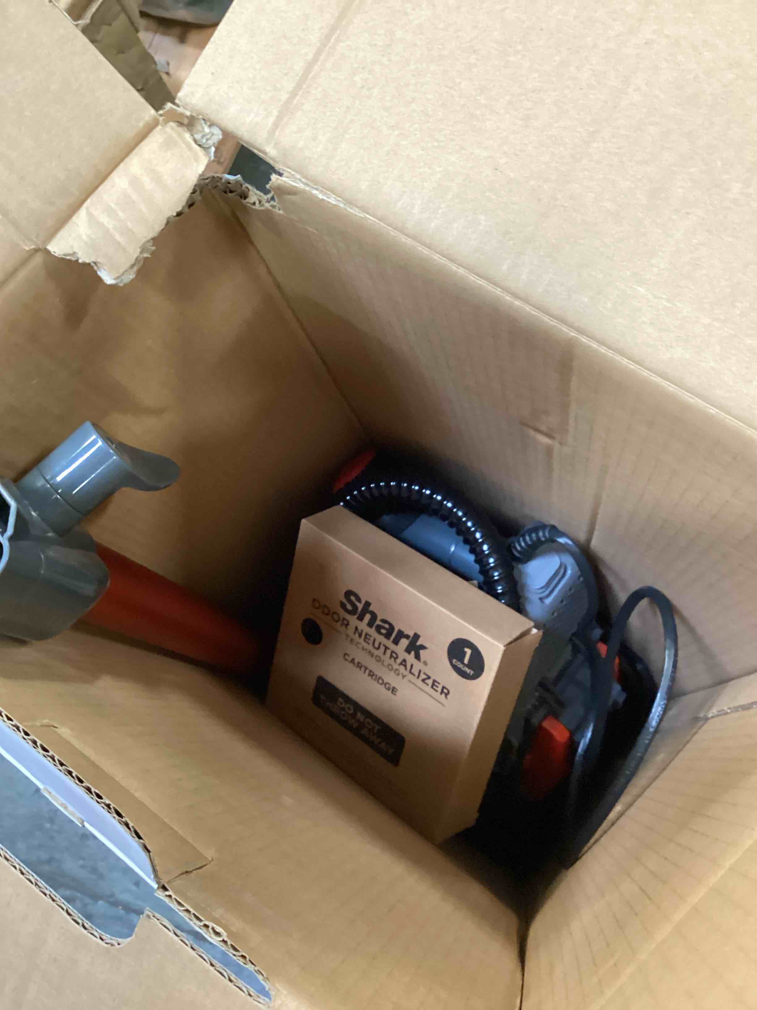 https://s3.amazonaws.com/lotting-images-prod/bidfta/RED6851432_1720441938728.jpeg