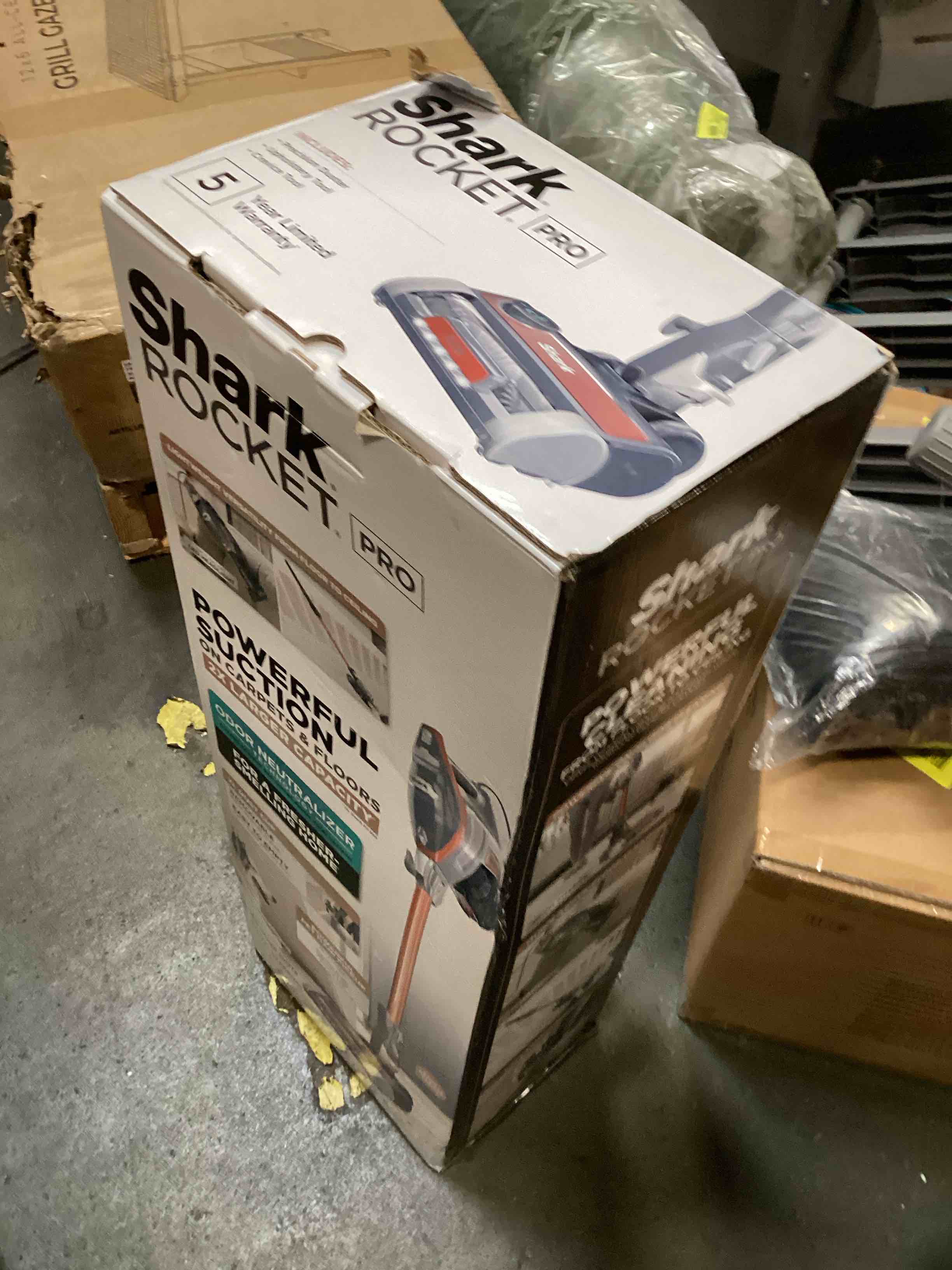 https://s3.amazonaws.com/lotting-images-prod/bidfta/RED6851432_1720441953163.jpeg