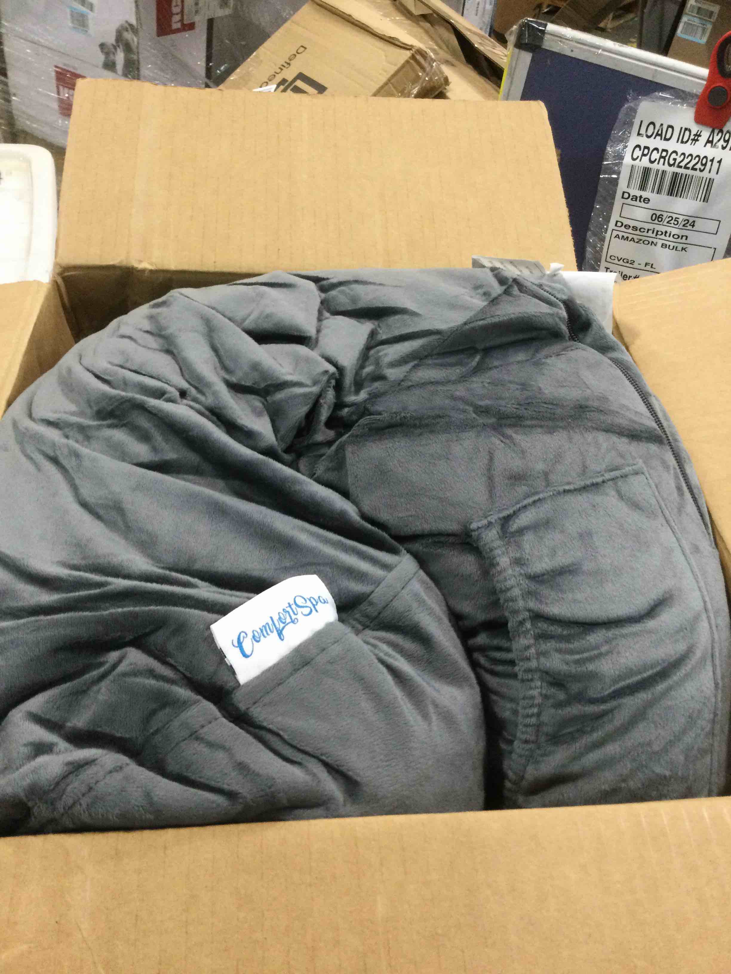 https://s3.amazonaws.com/lotting-images-prod/bidfta/RED6852513_1719971958424.jpeg