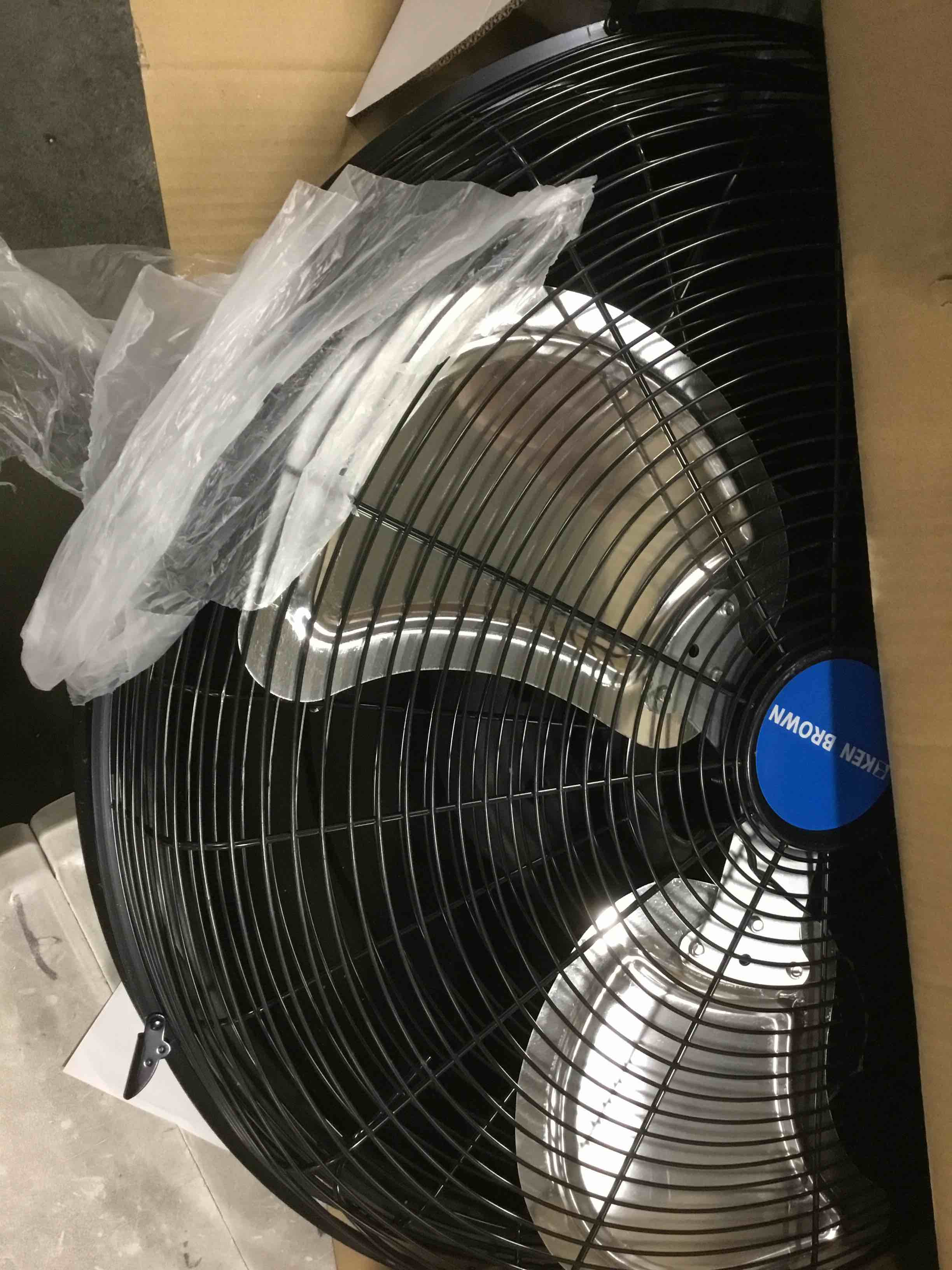 https://s3.amazonaws.com/lotting-images-prod/bidfta/RED6852656_1720060156266.jpeg