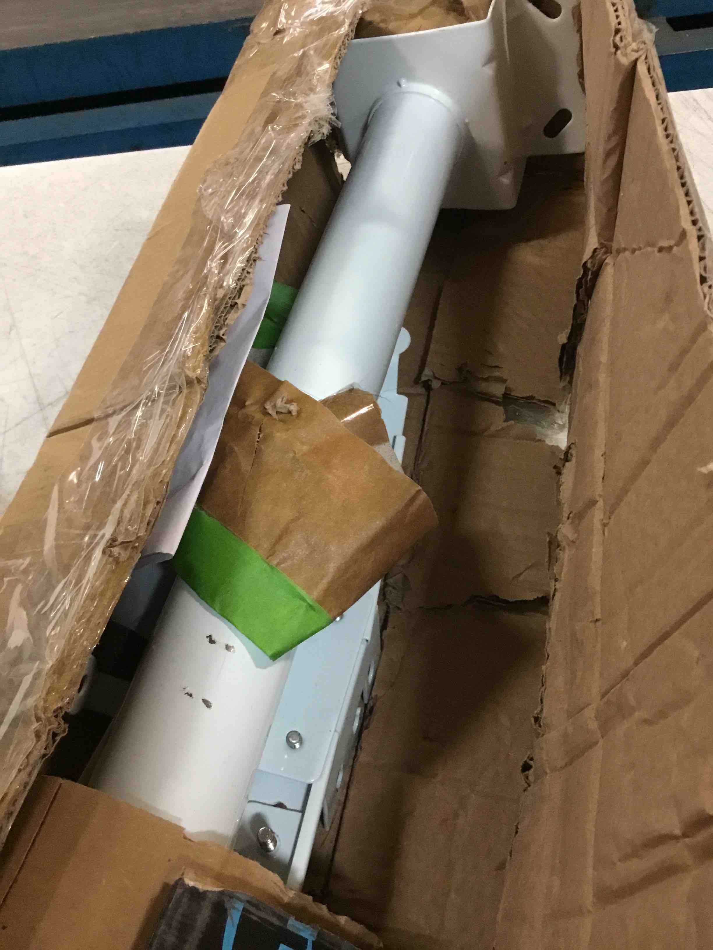 https://s3.amazonaws.com/lotting-images-prod/bidfta/RED6853664_1721139855021.jpeg