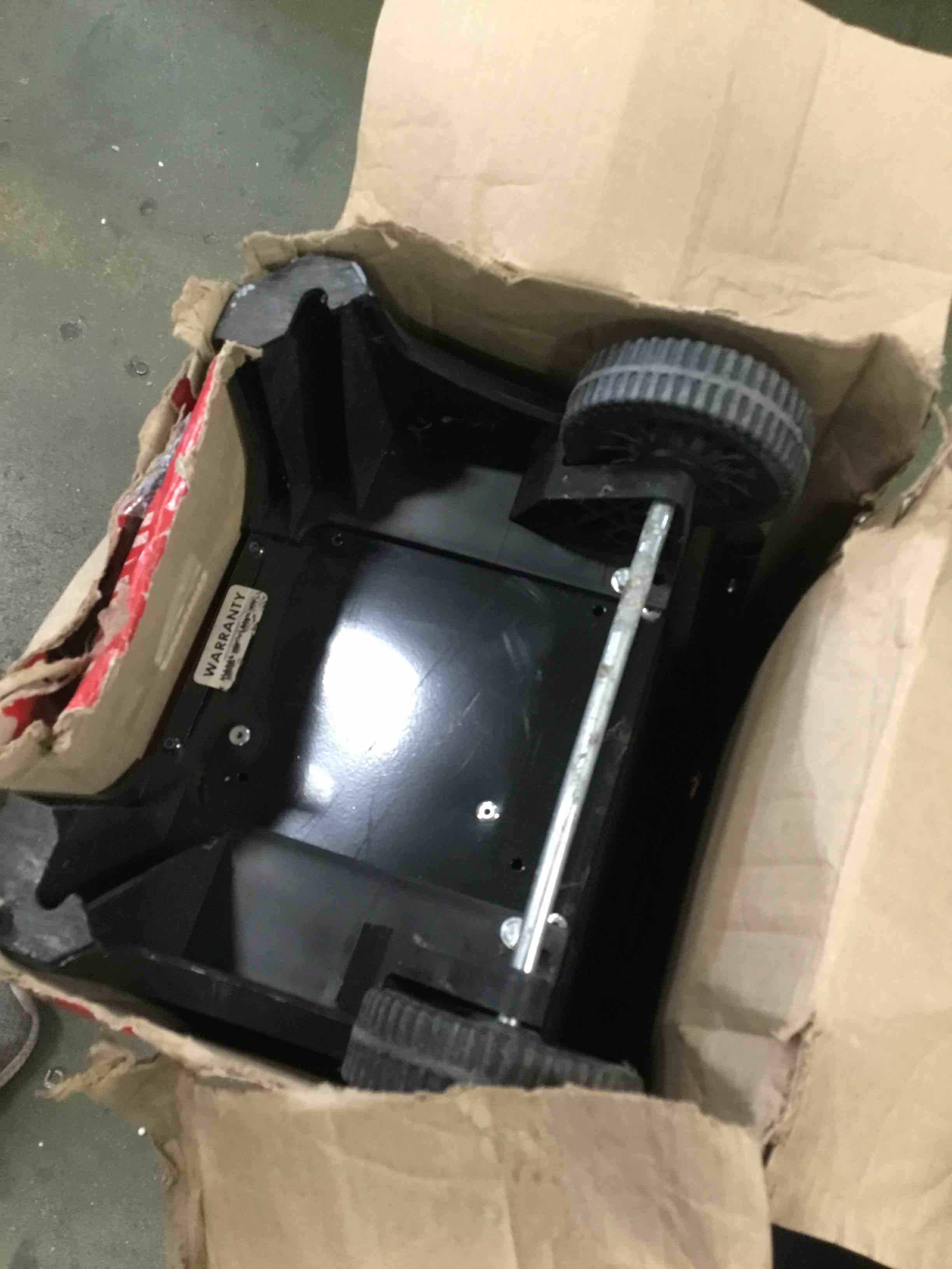 https://s3.amazonaws.com/lotting-images-prod/bidfta/RED6854307_1719837423809.jpeg