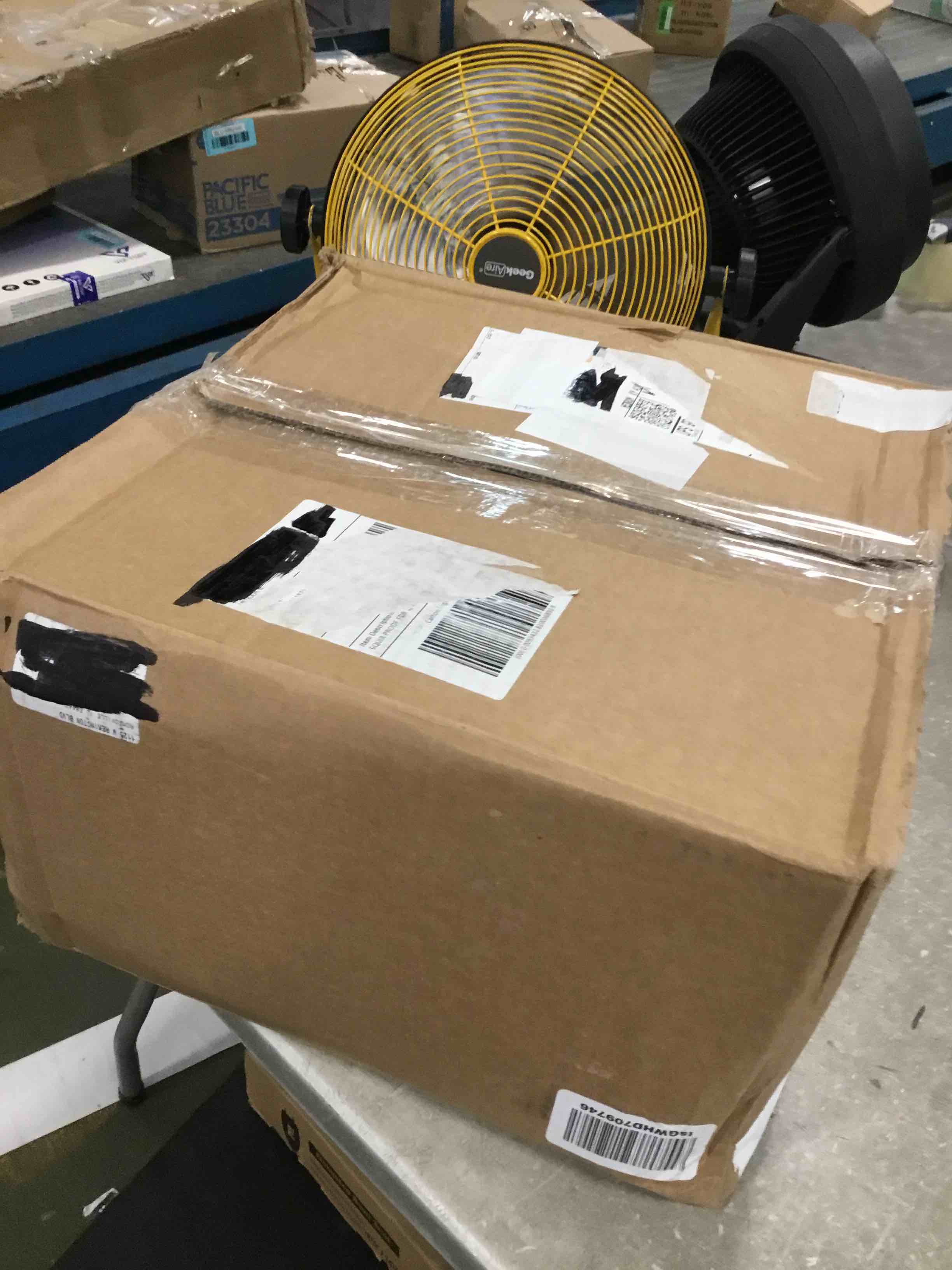 https://s3.amazonaws.com/lotting-images-prod/bidfta/RED6854320_1719838861612.jpeg