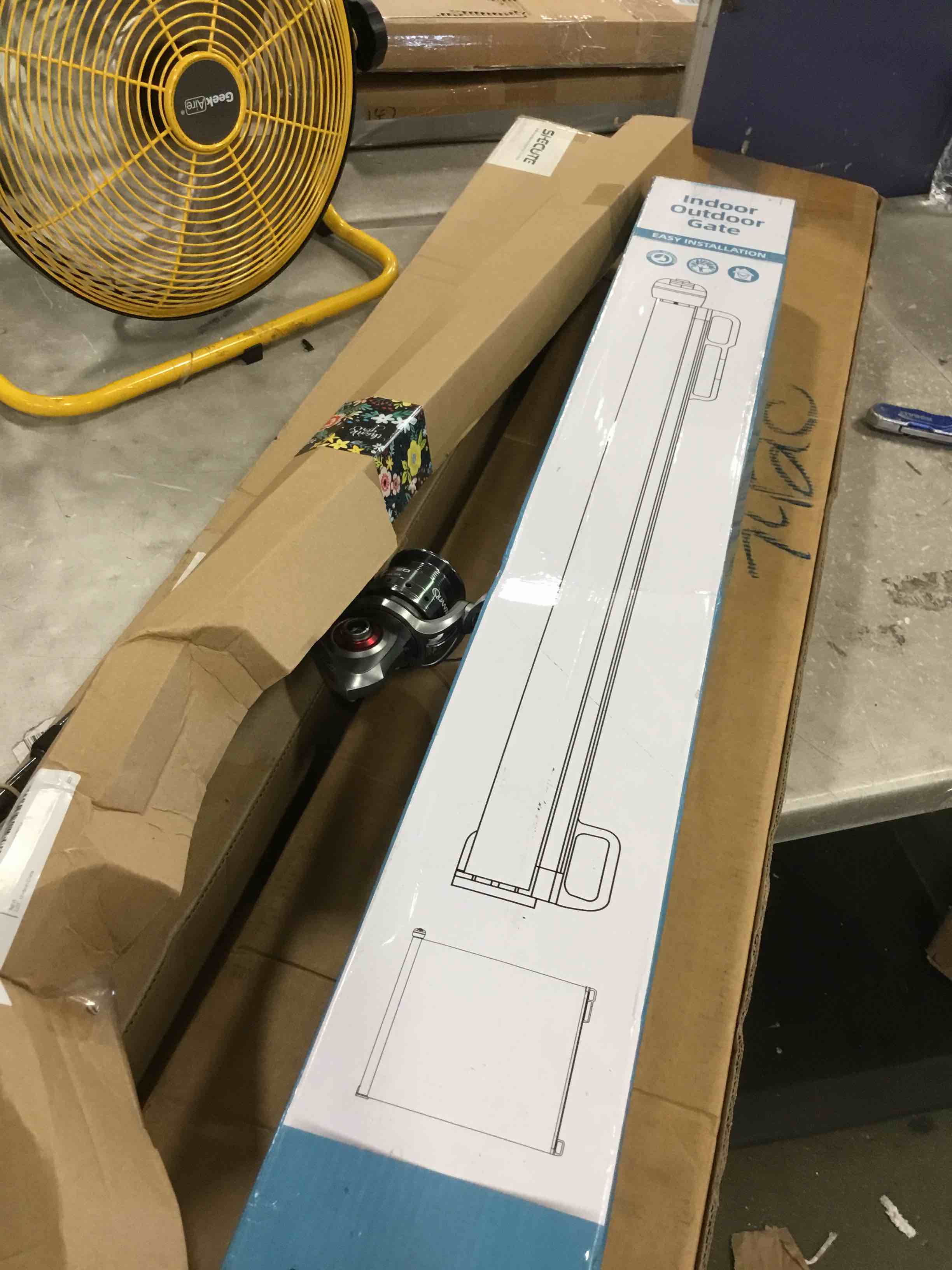 https://s3.amazonaws.com/lotting-images-prod/bidfta/RED6854514_1719864752972.jpeg