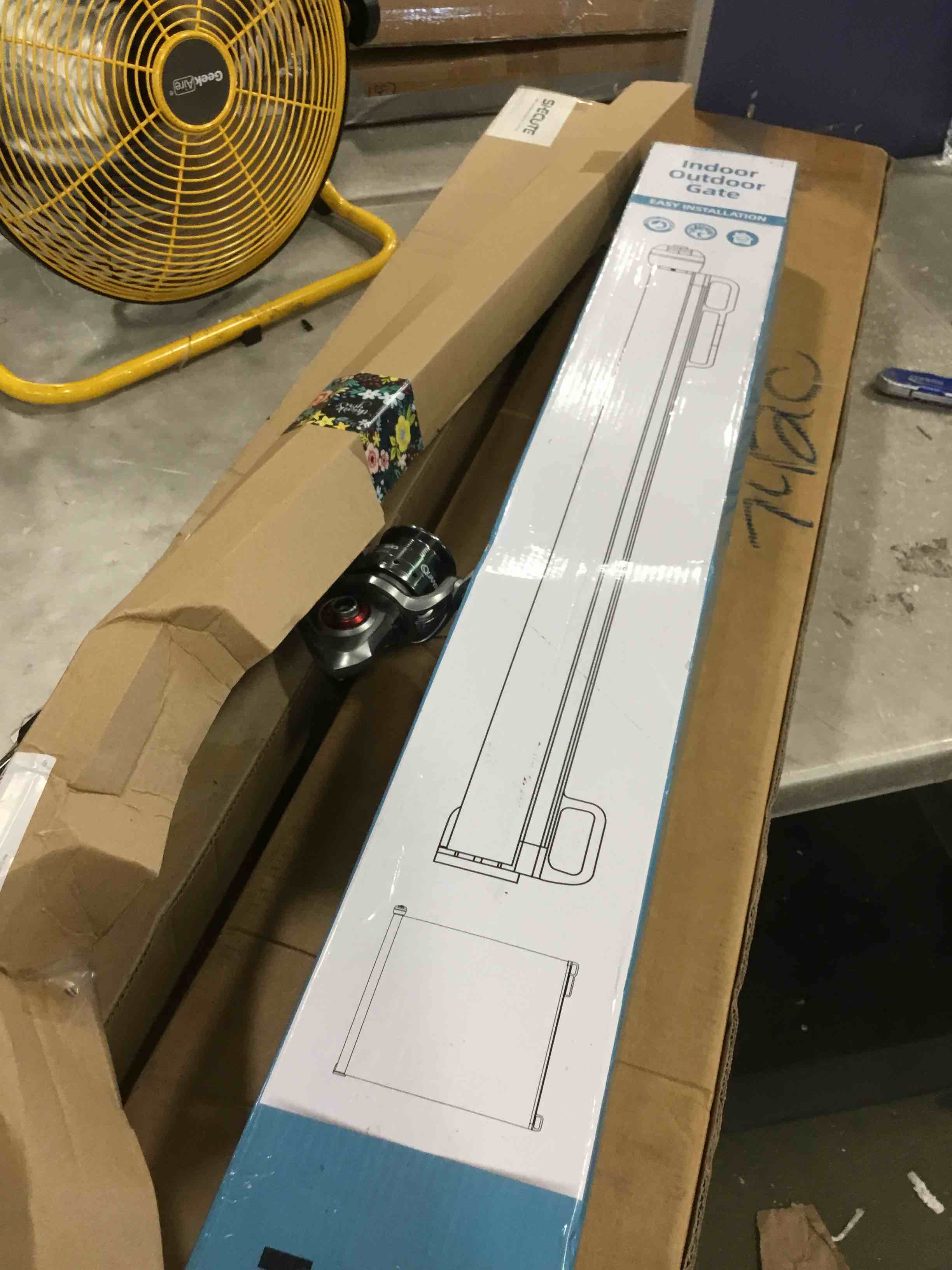 https://s3.amazonaws.com/lotting-images-prod/bidfta/RED6854514_1719864754588.jpeg