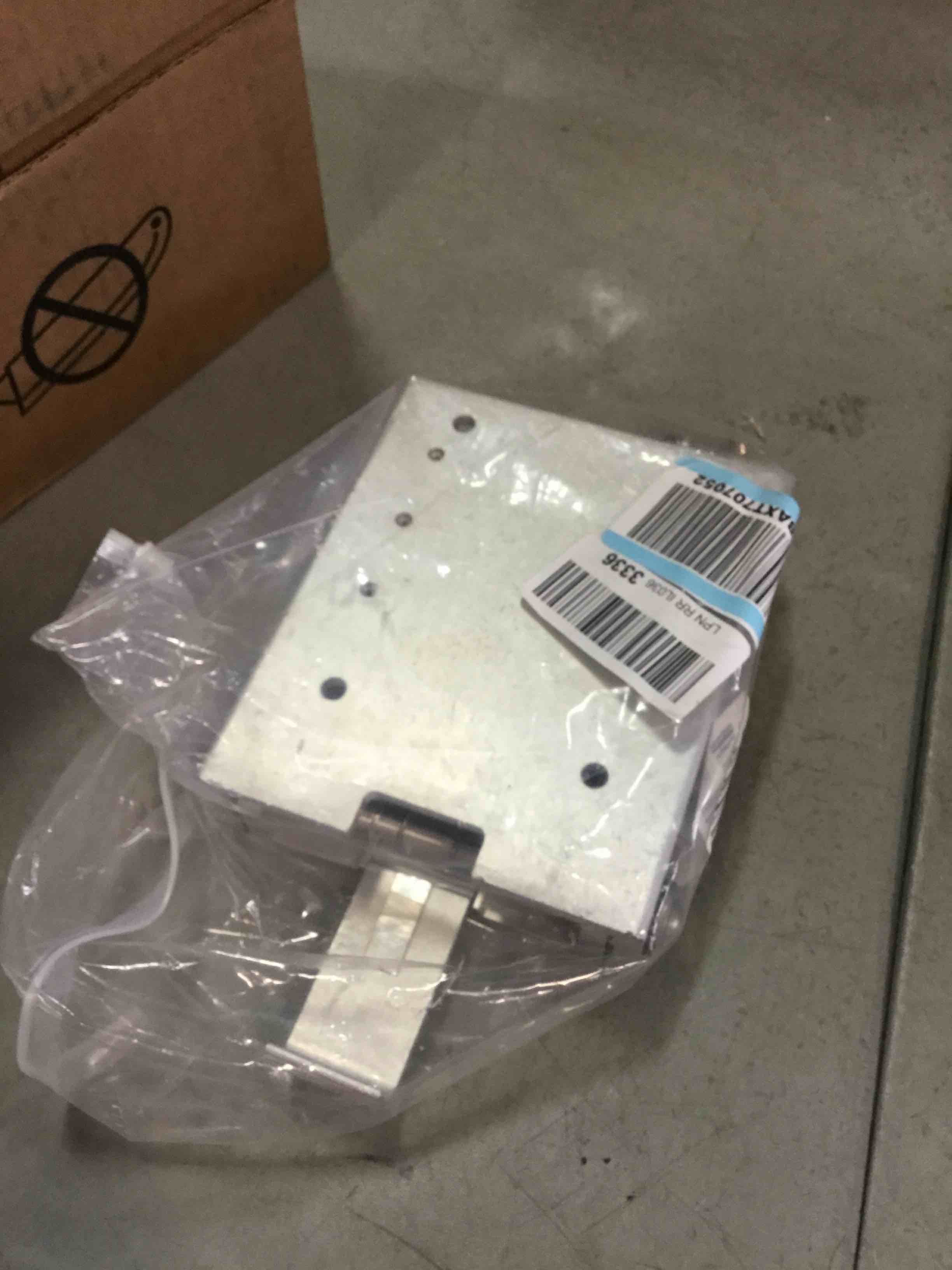 https://s3.amazonaws.com/lotting-images-prod/bidfta/RED6855095_1720029535779.jpeg