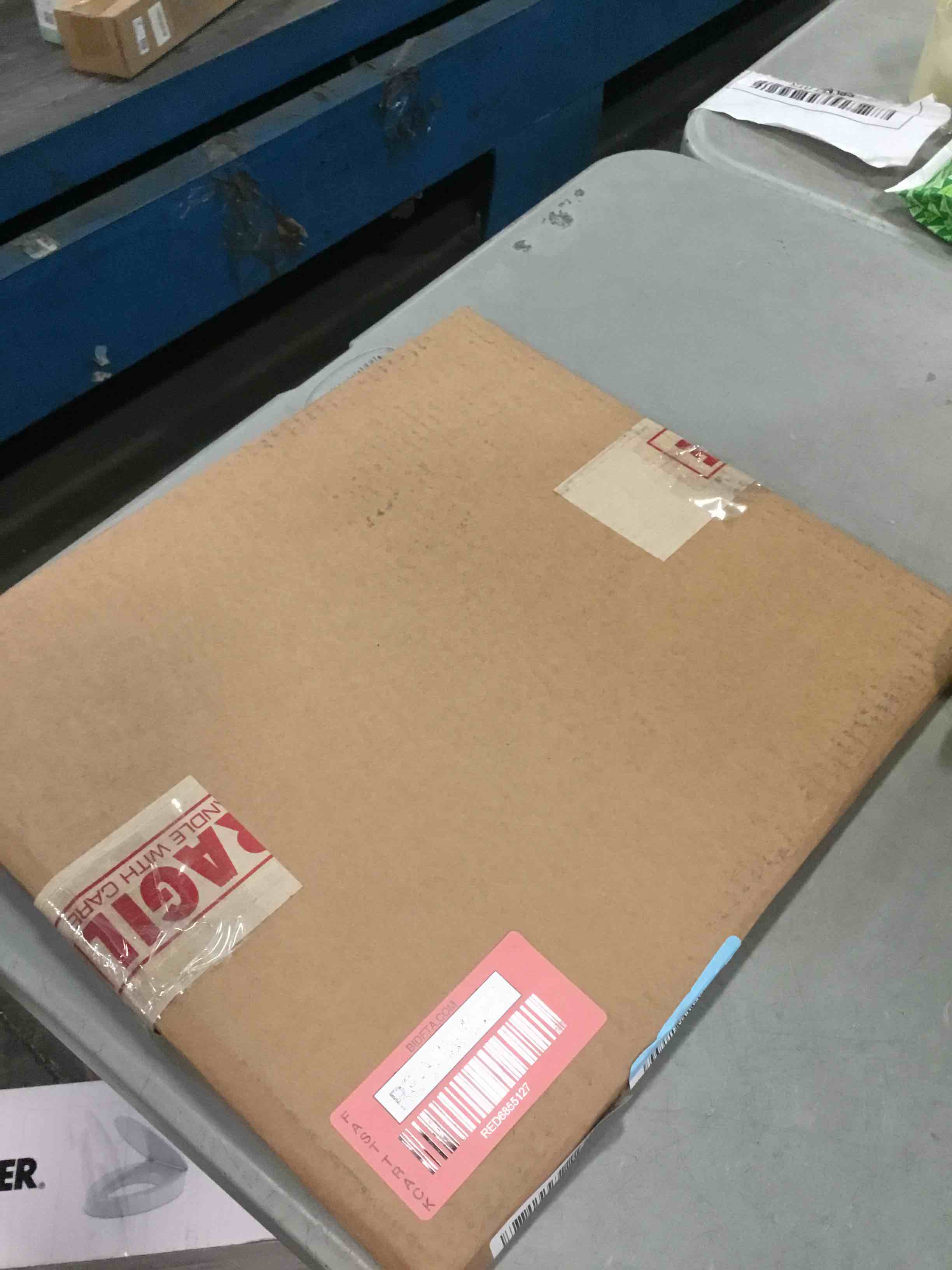 https://s3.amazonaws.com/lotting-images-prod/bidfta/RED6855127_1720032834922.jpeg