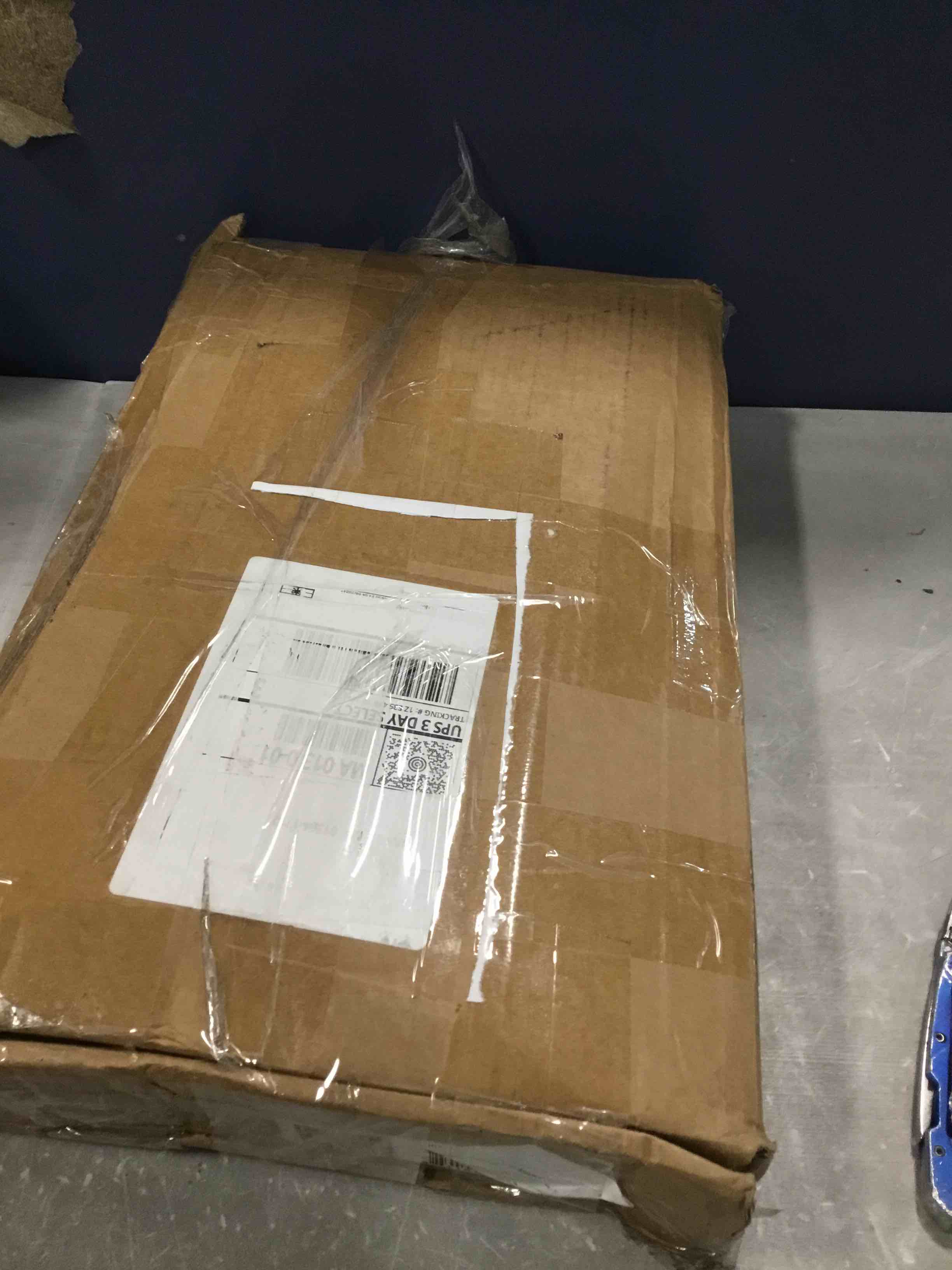 https://s3.amazonaws.com/lotting-images-prod/bidfta/RED6855378_1720182359323.jpeg