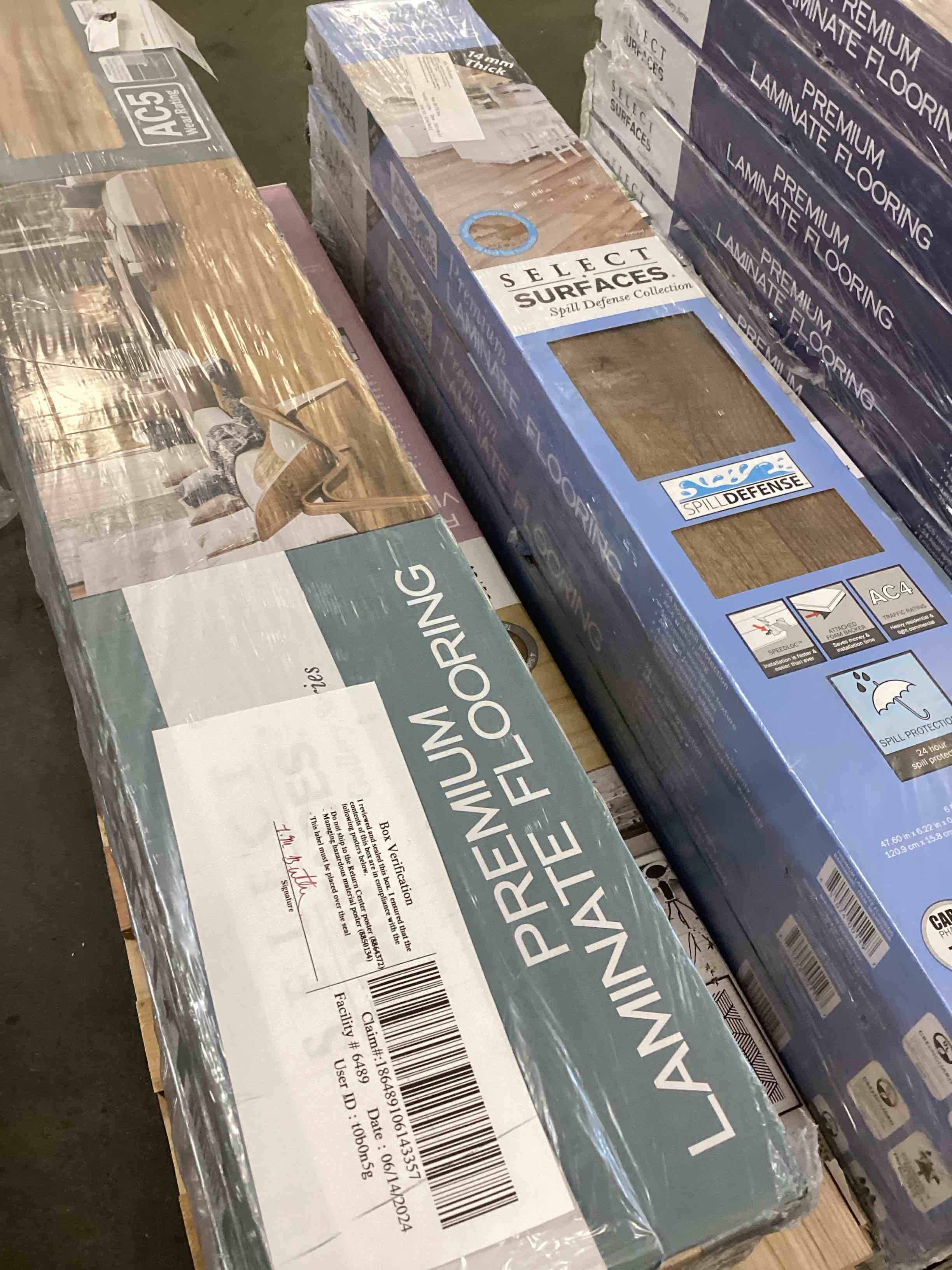 https://s3.amazonaws.com/lotting-images-prod/bidfta/RED6855471_1720207777932.jpeg