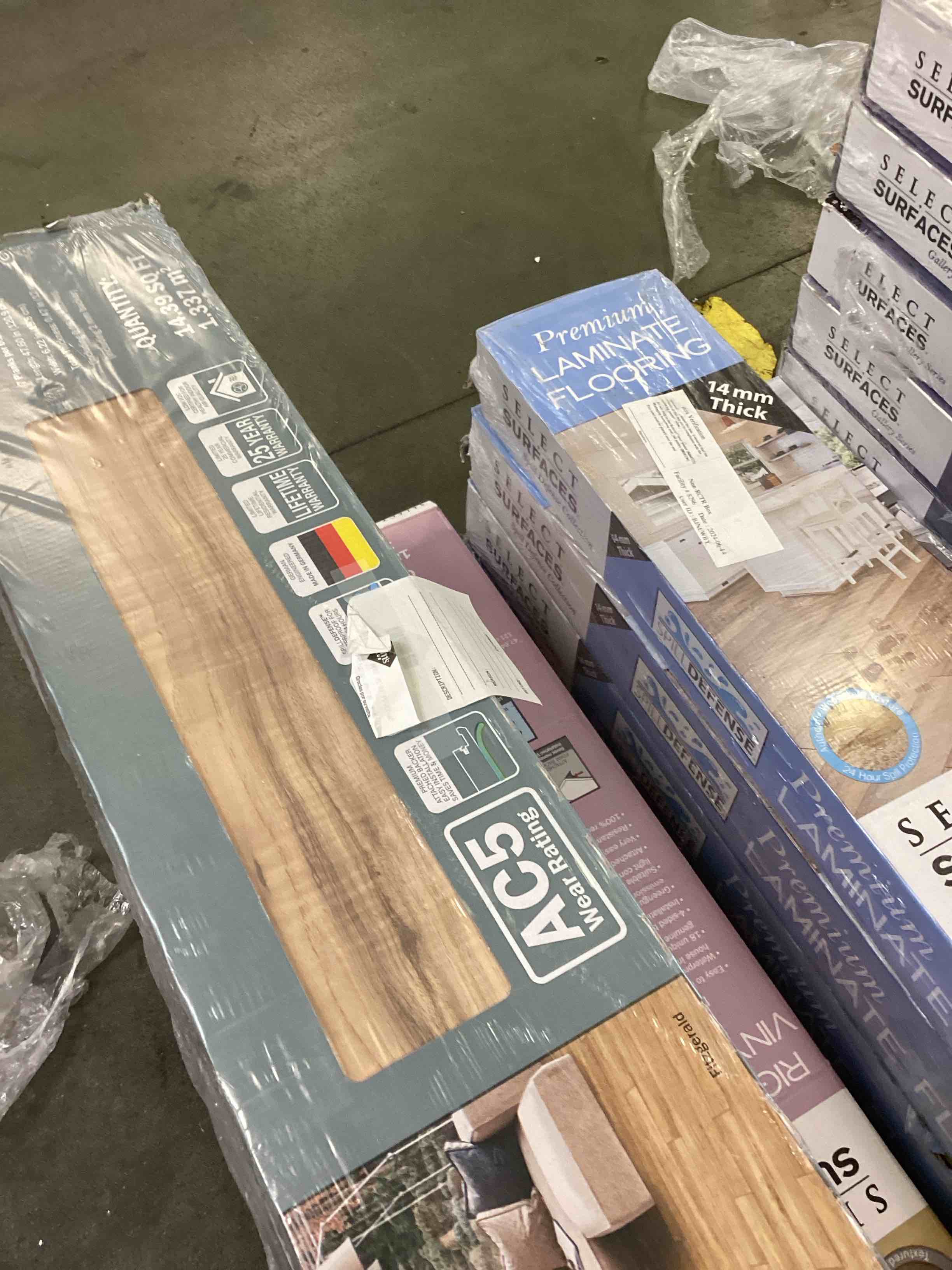 https://s3.amazonaws.com/lotting-images-prod/bidfta/RED6855471_1720207783172.jpeg