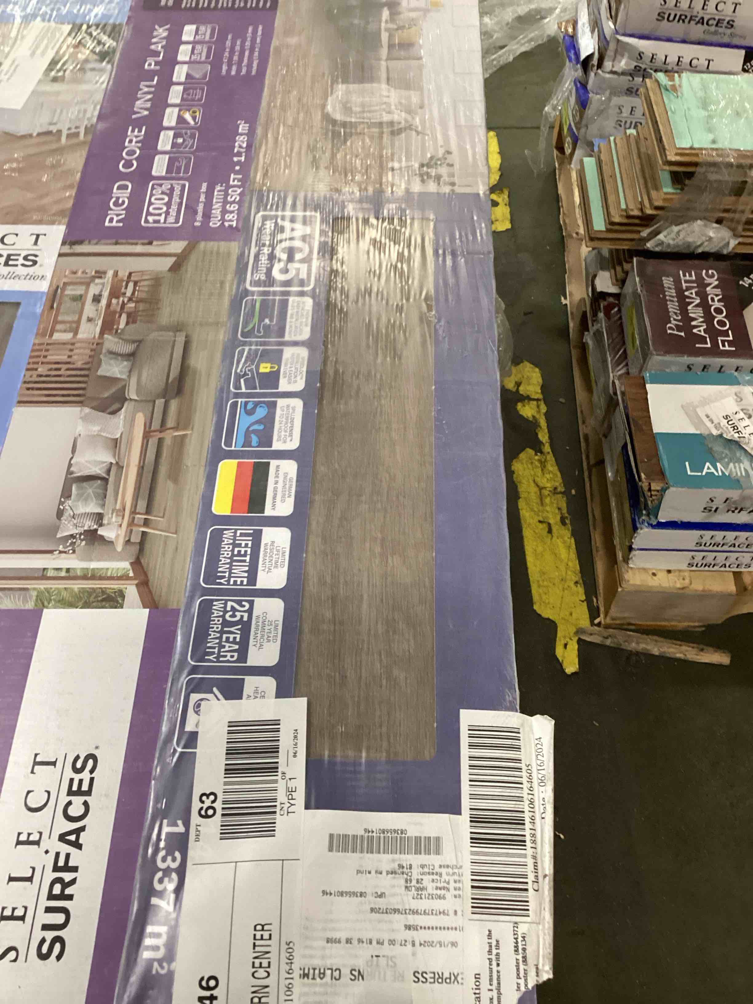 https://s3.amazonaws.com/lotting-images-prod/bidfta/RED6855476_1720209225481.jpeg