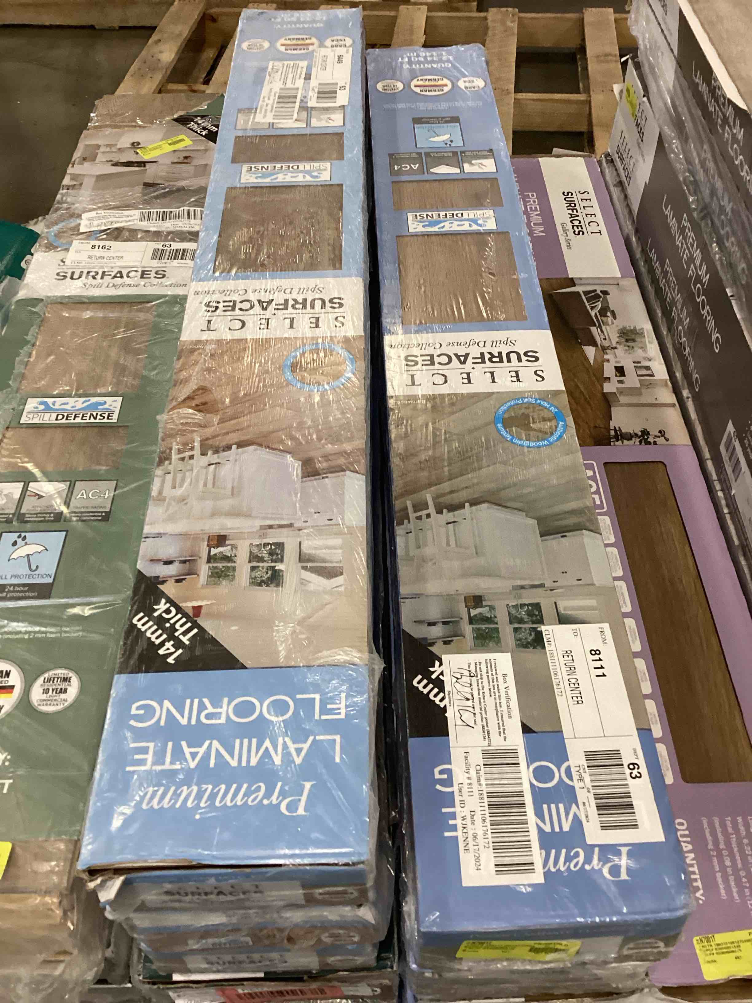 https://s3.amazonaws.com/lotting-images-prod/bidfta/RED6855498_1720712587853.jpeg