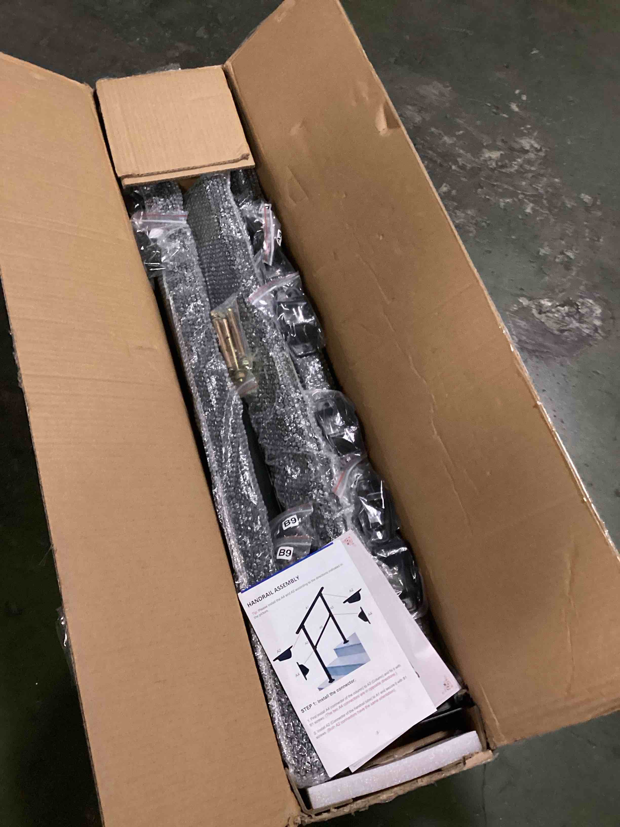 https://s3.amazonaws.com/lotting-images-prod/bidfta/RED6855605_1723816235542.jpeg