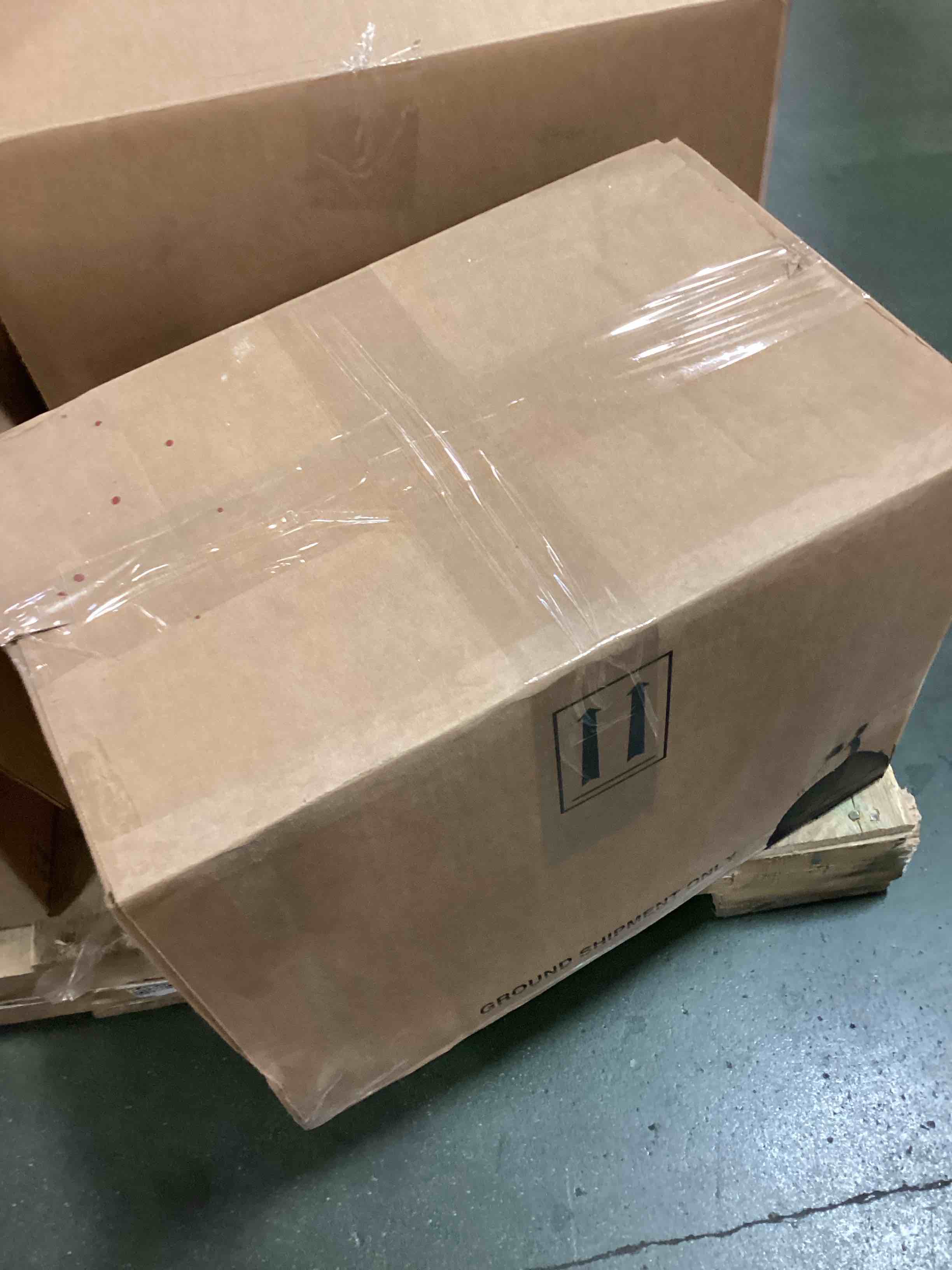 https://s3.amazonaws.com/lotting-images-prod/bidfta/RED6855648_1727965479310.jpeg