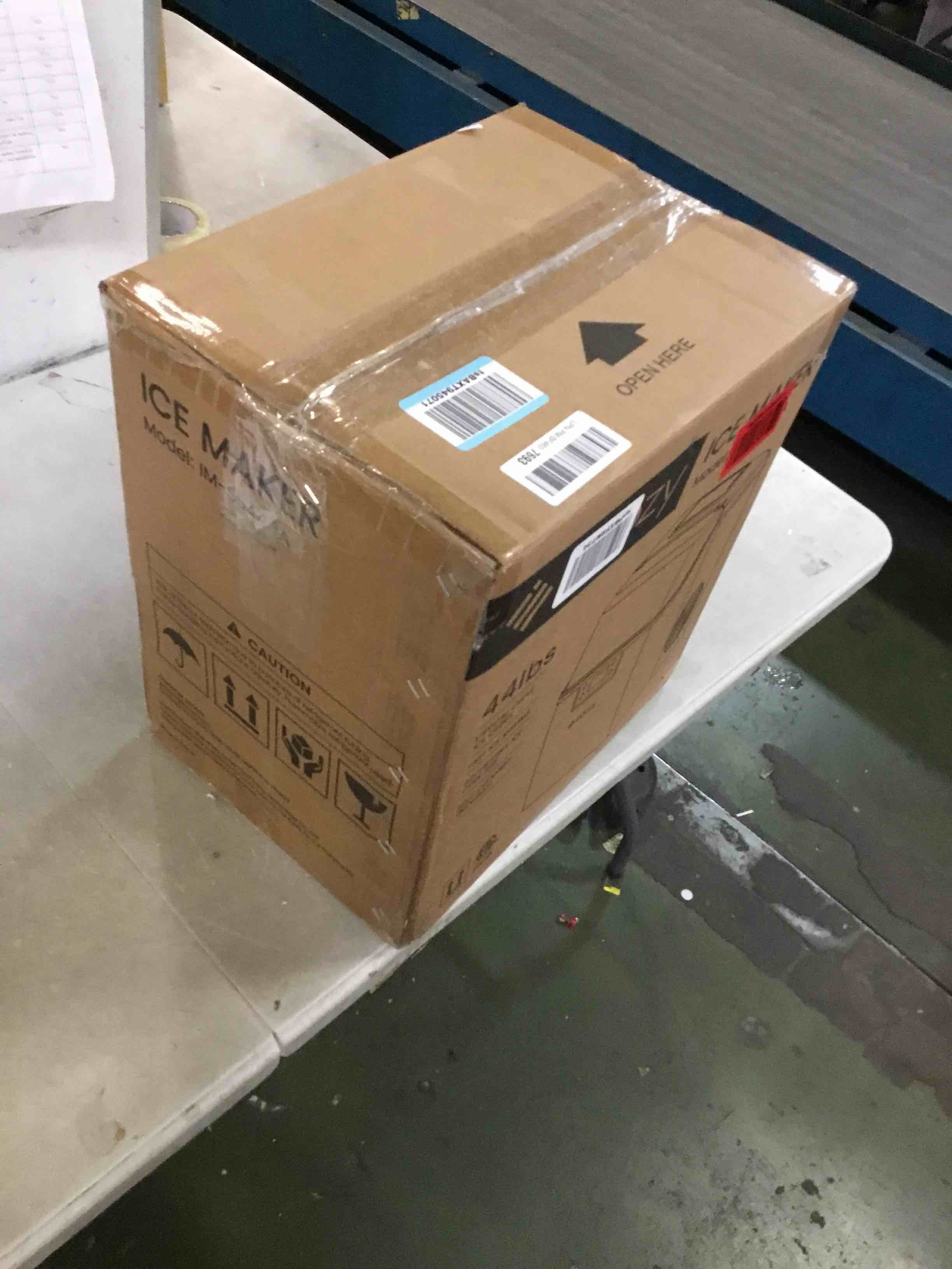 https://s3.amazonaws.com/lotting-images-prod/bidfta/RED6856292_1729706232856.jpeg